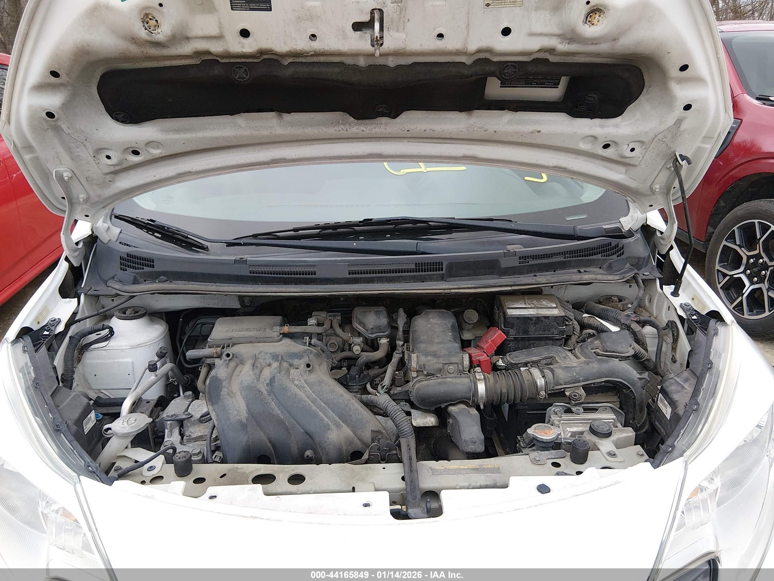NISSAN VERSA image 10