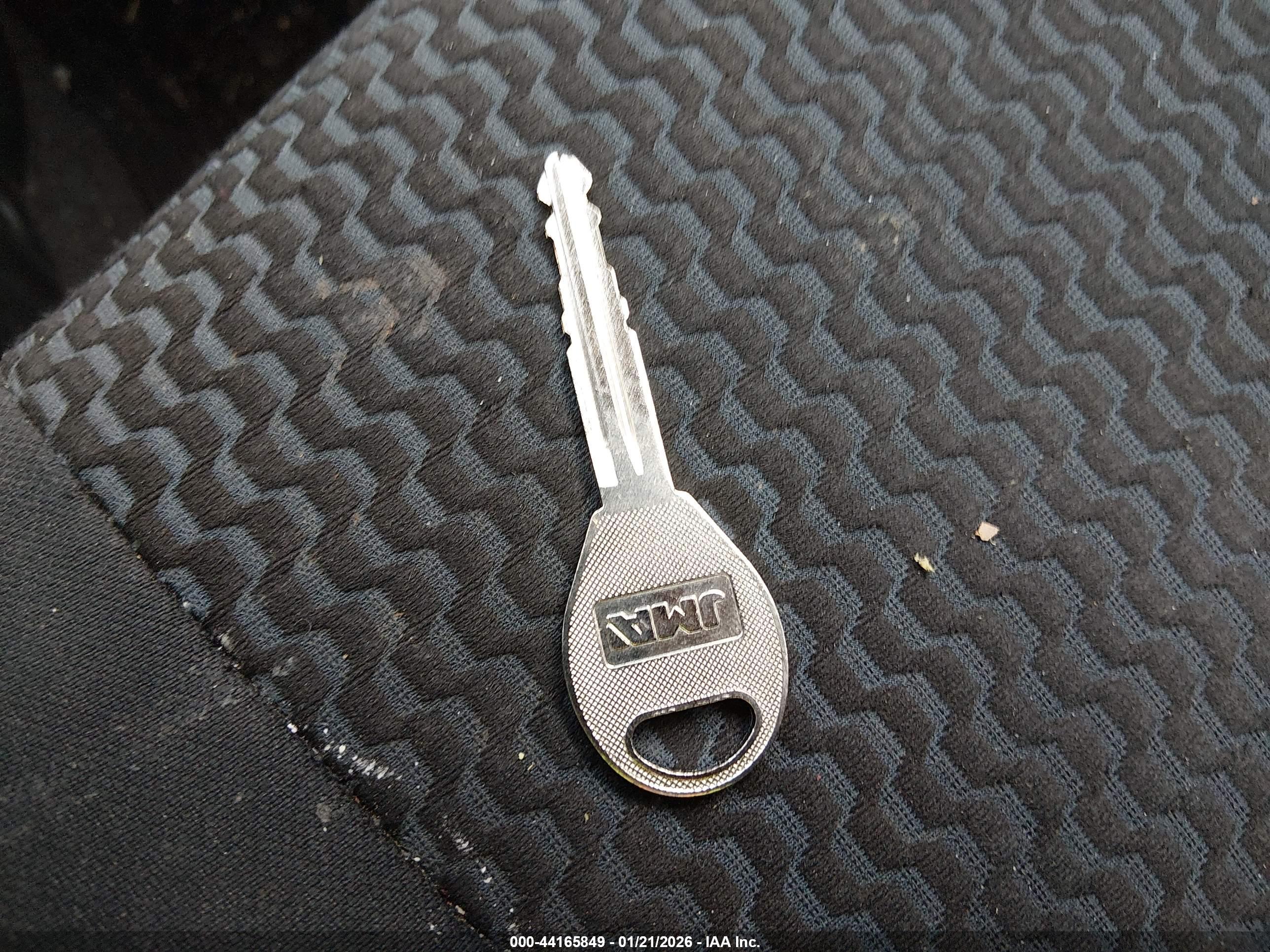 NISSAN VERSA image 11