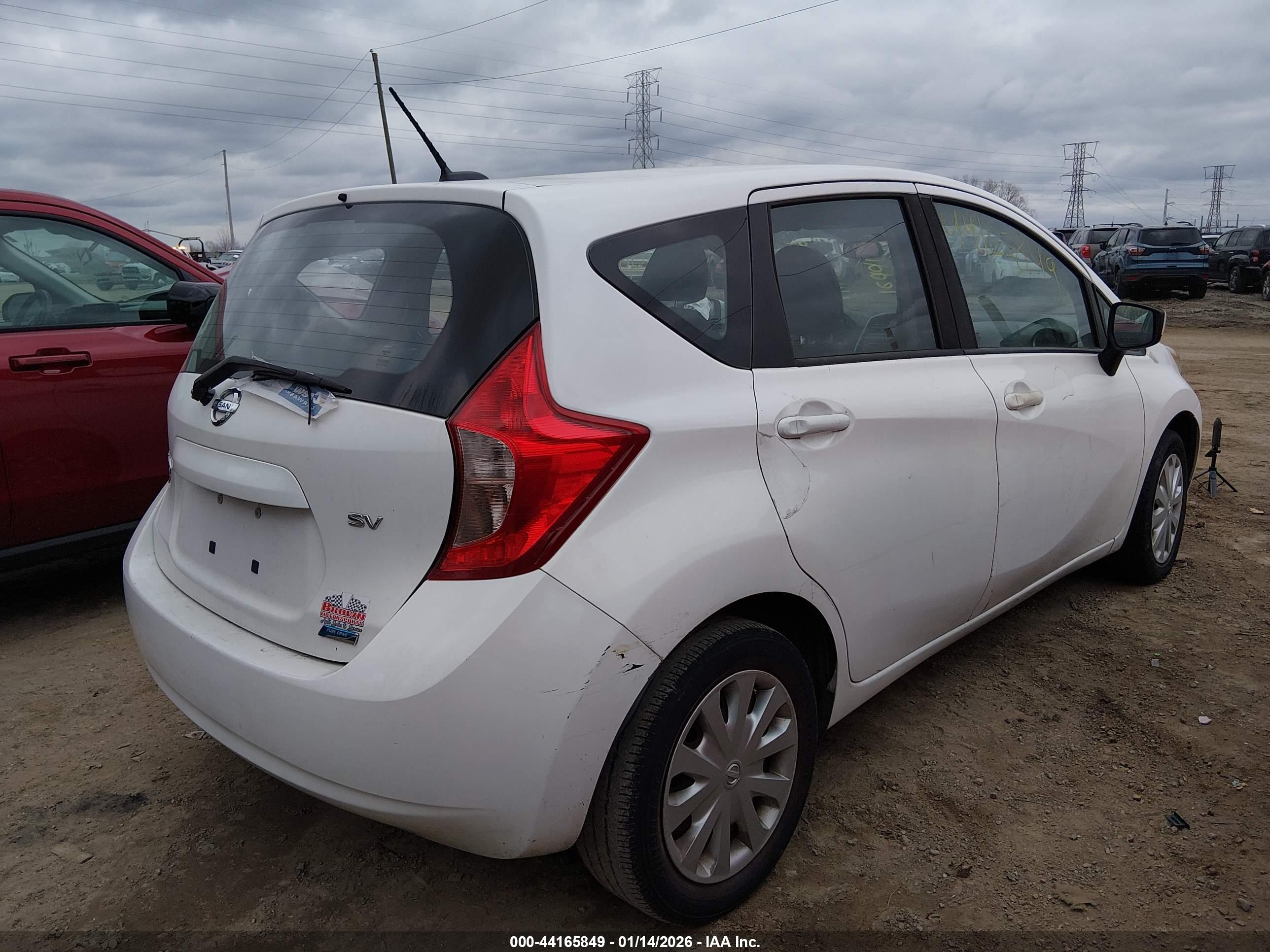 NISSAN VERSA image 4