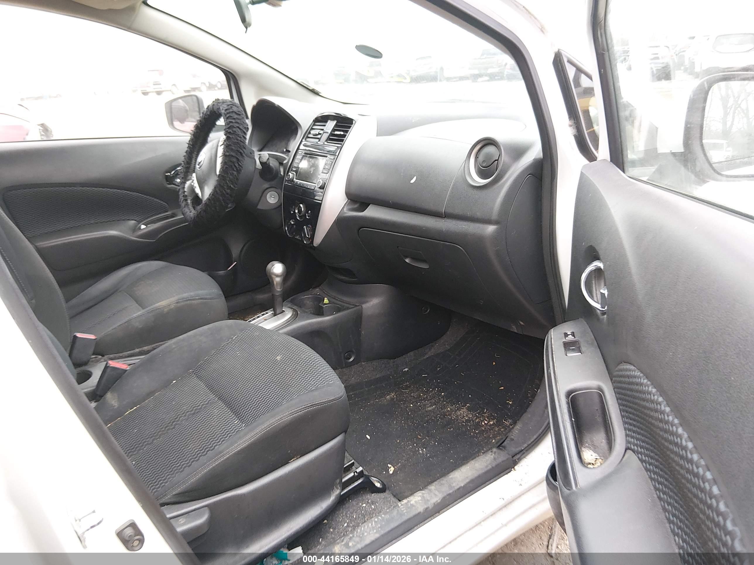 NISSAN VERSA image 5