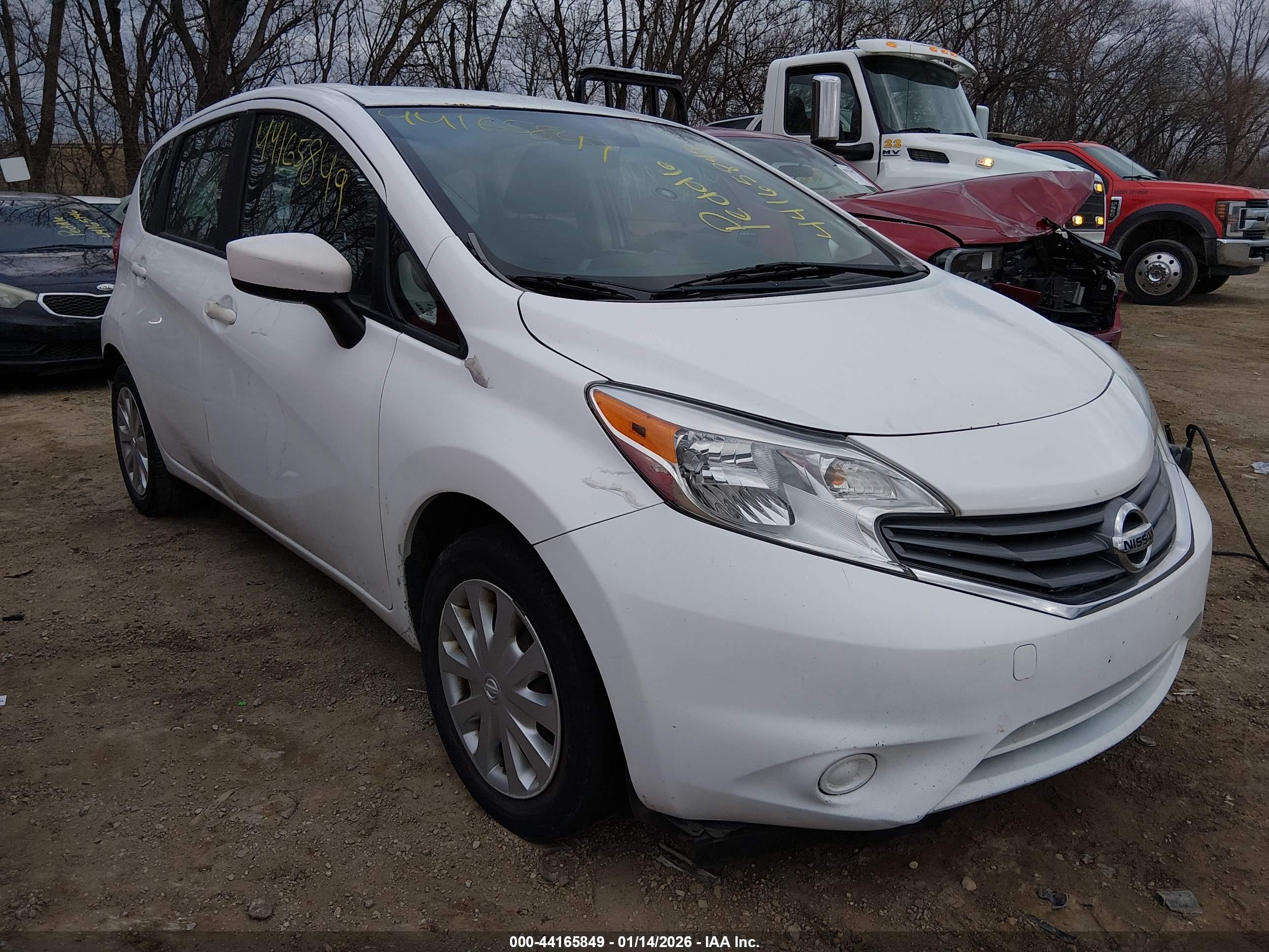 NISSAN VERSA image 6