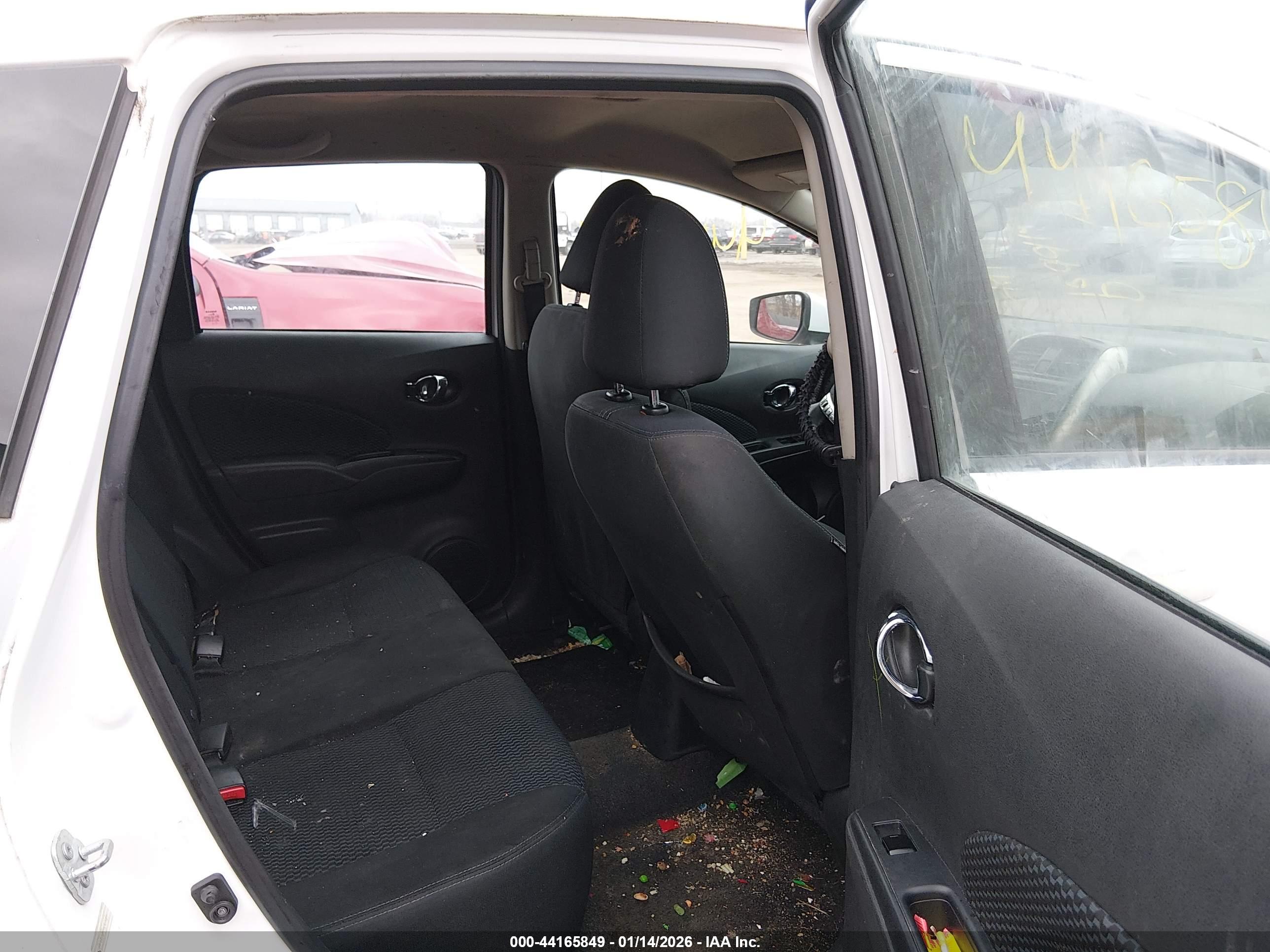 NISSAN VERSA image 8