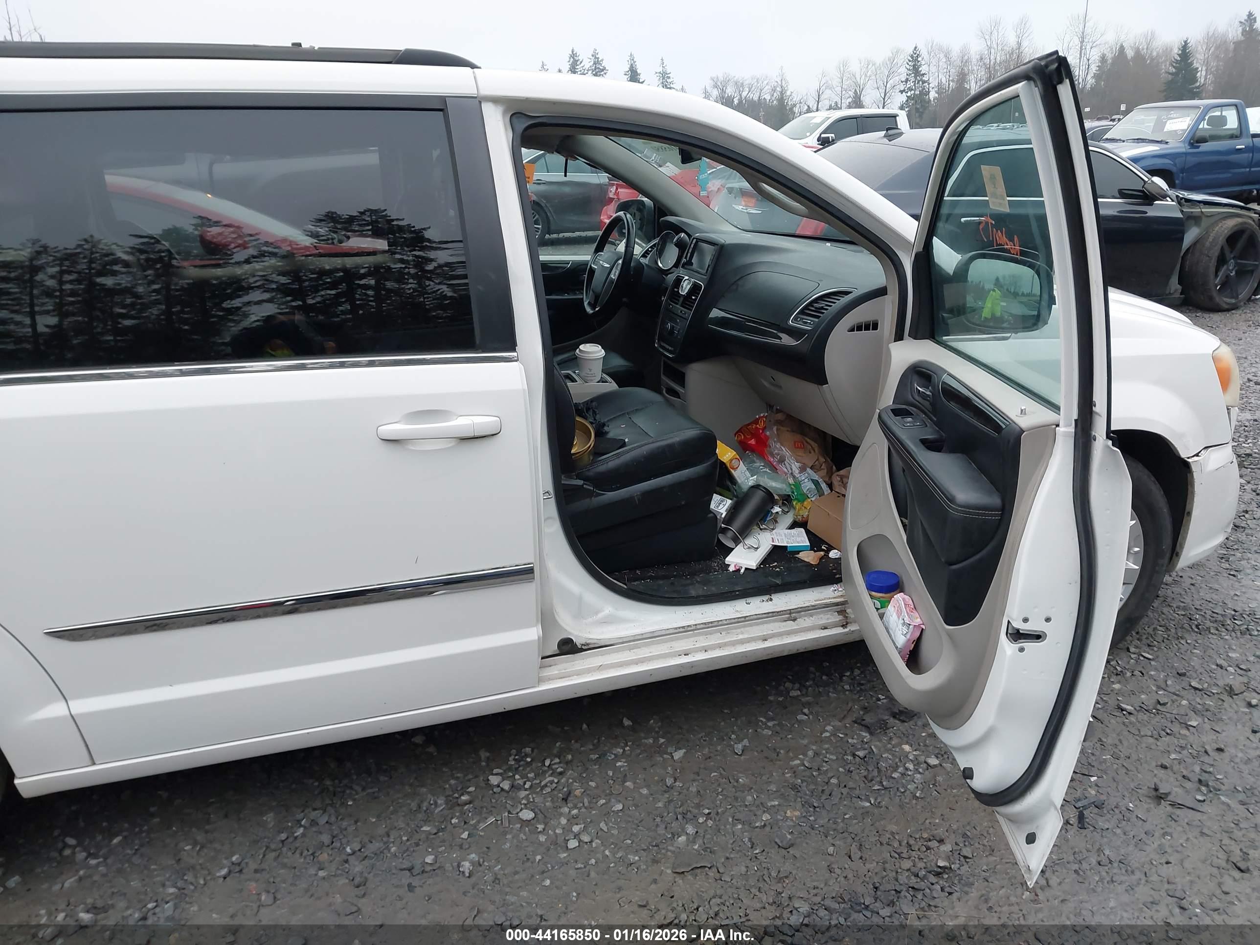 CHRYSLER TOWN image 5