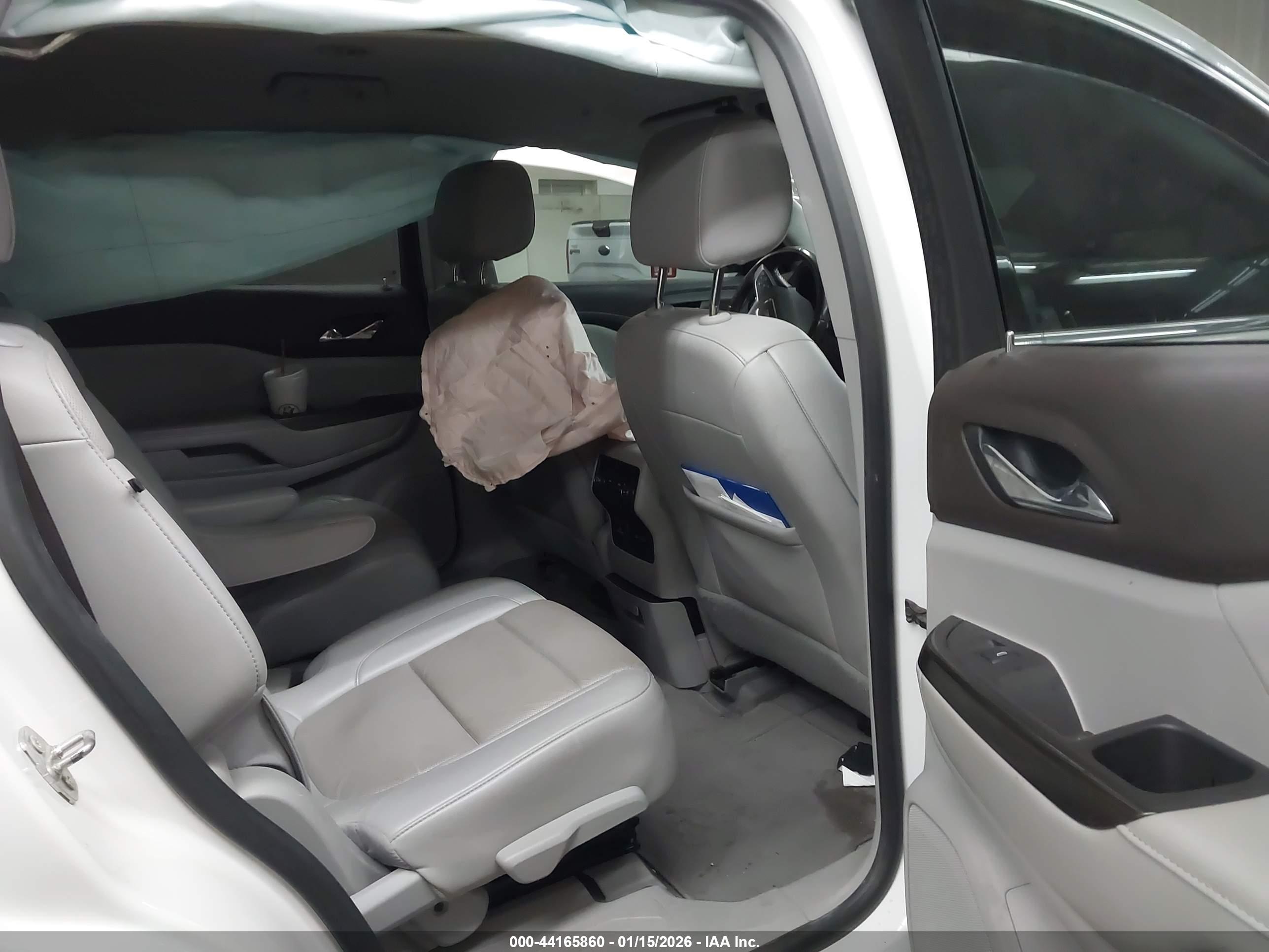GMC ACADIA image 8