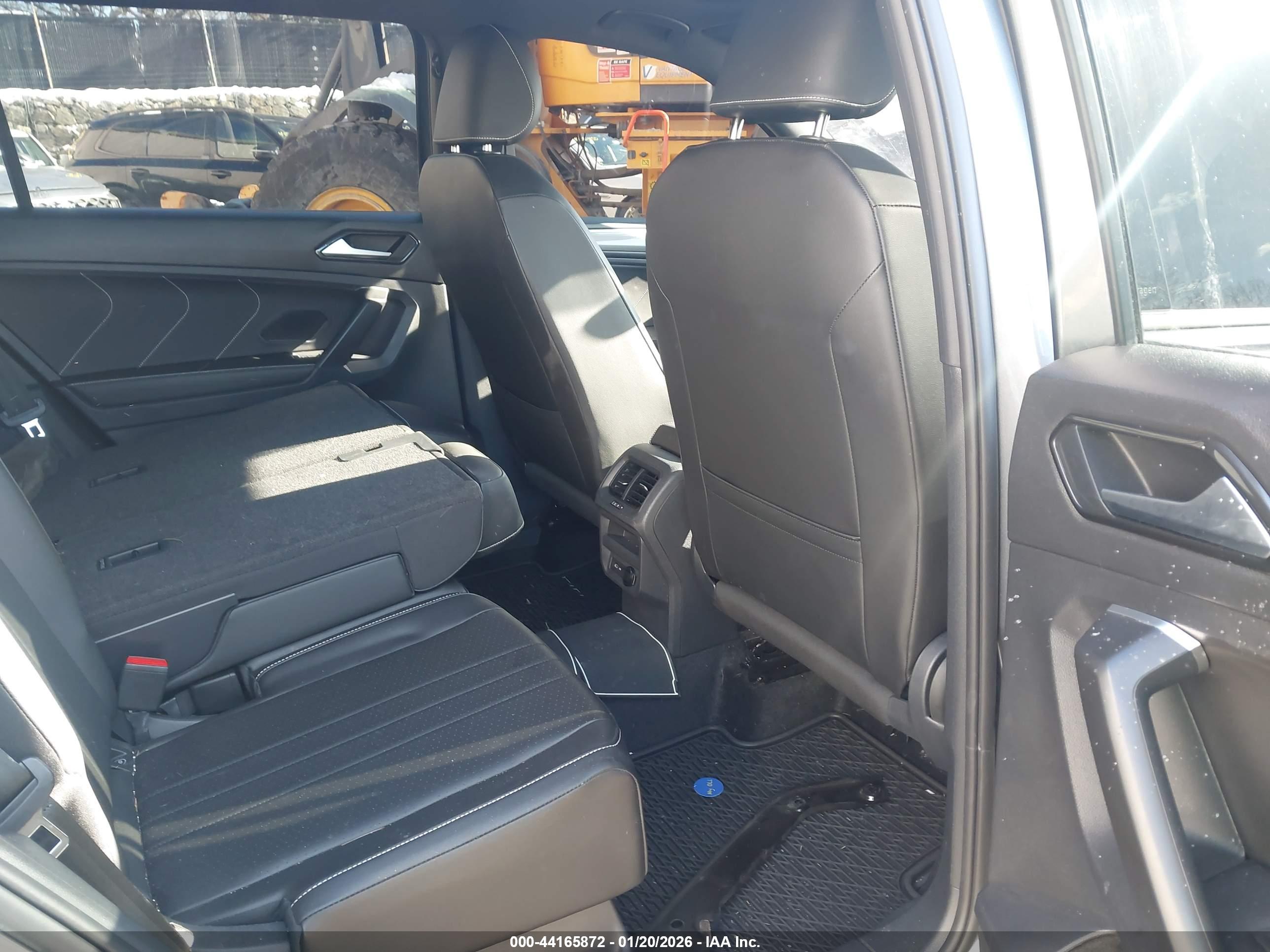 VOLKSWAGEN TIGUAN image 8