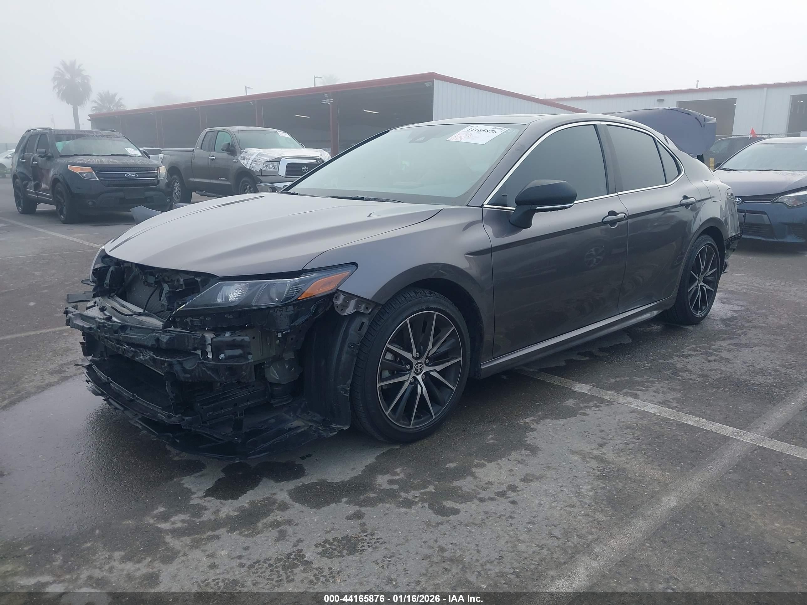 TOYOTA CAMRY image 2