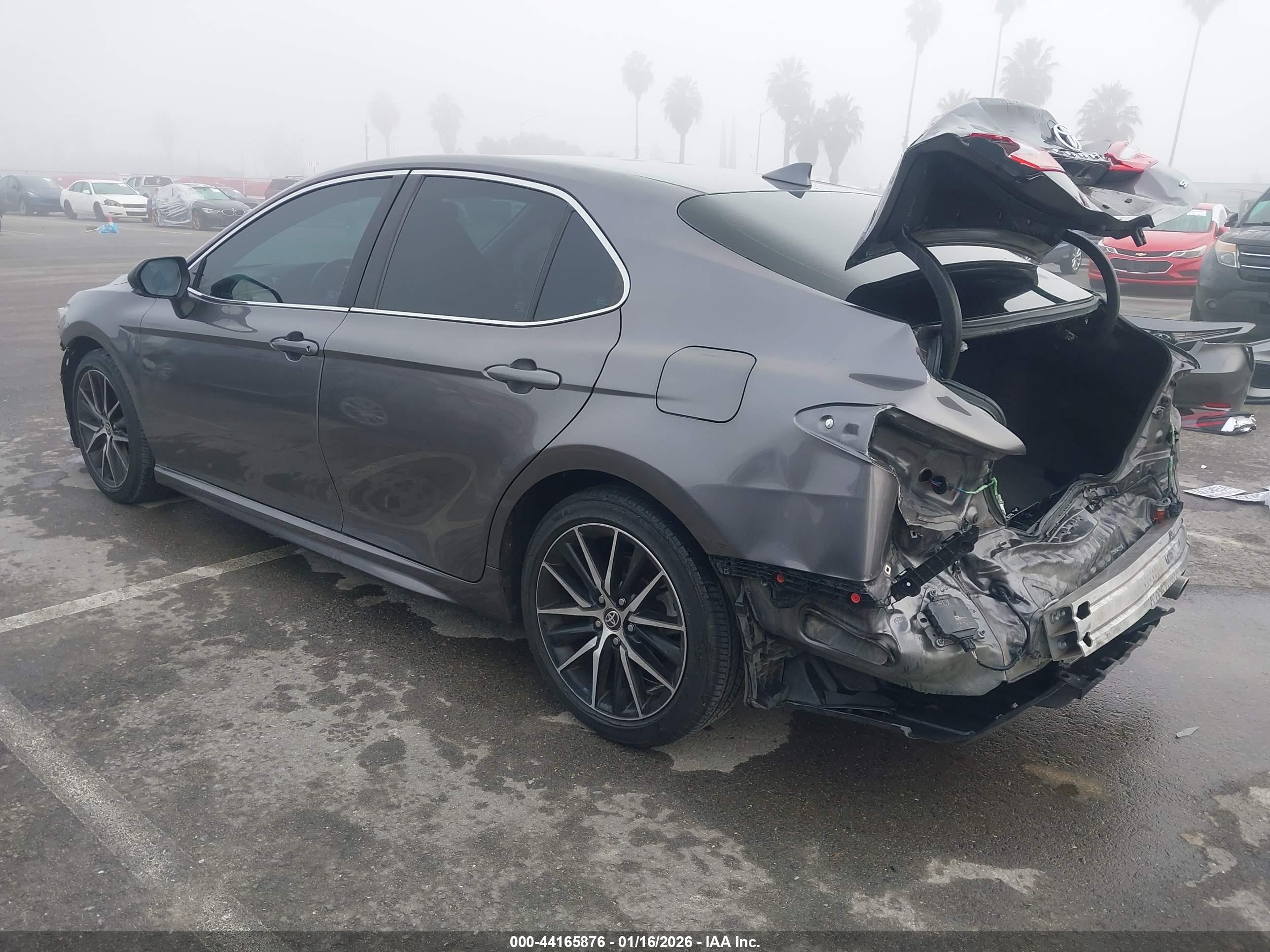 TOYOTA CAMRY image 3