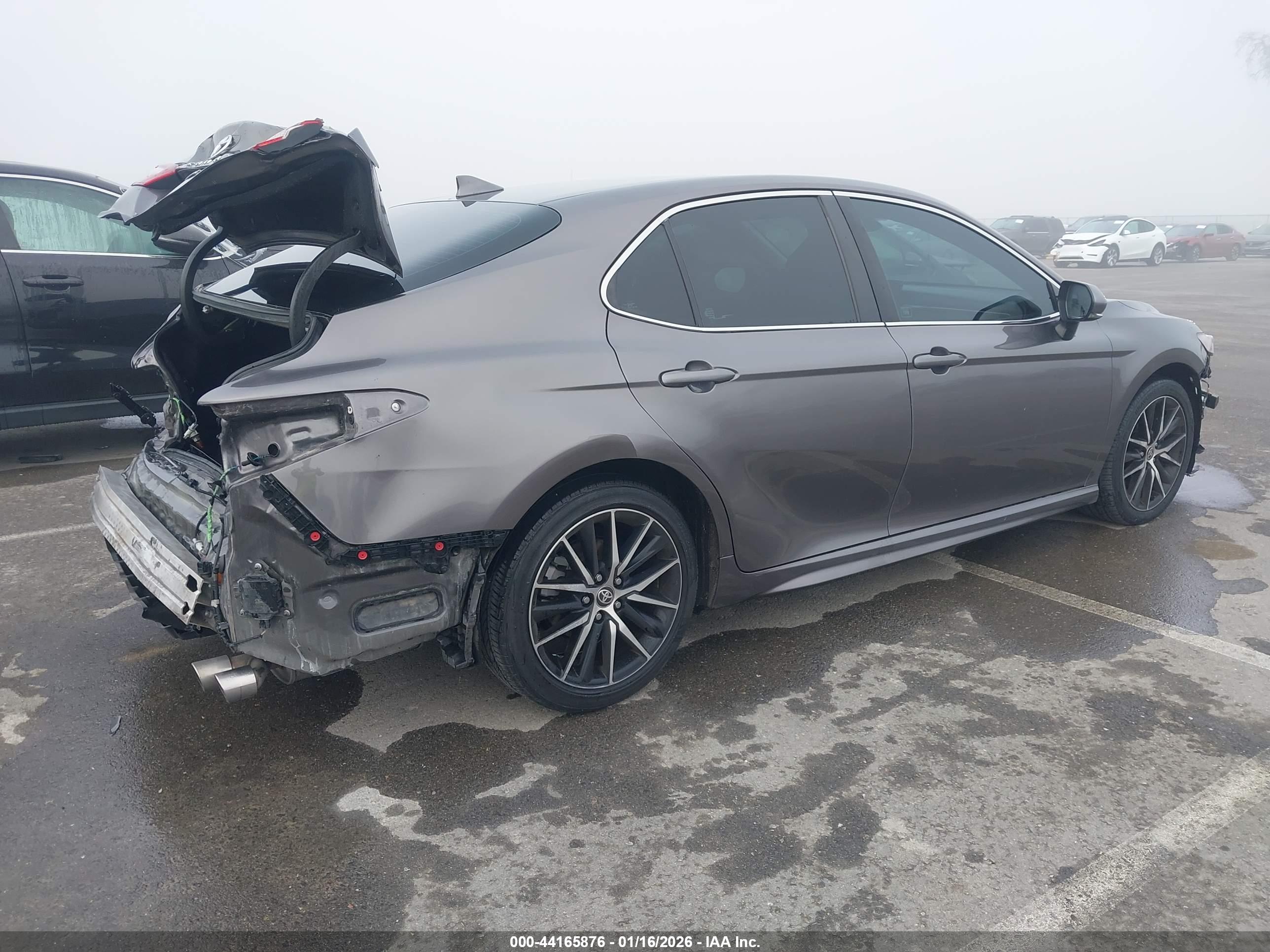 TOYOTA CAMRY image 4