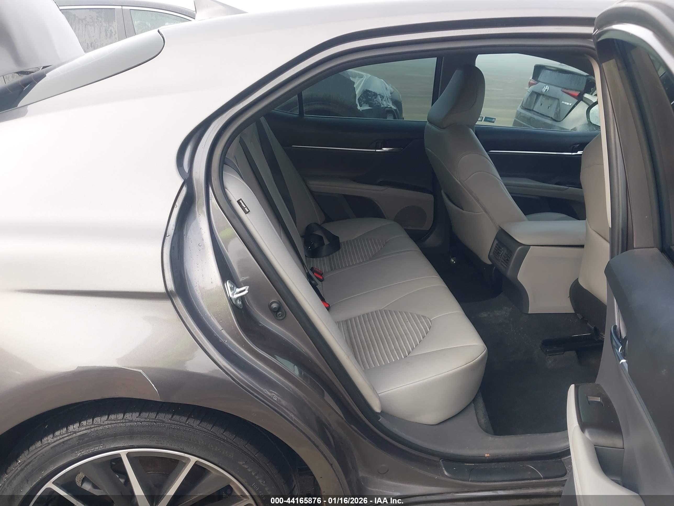 TOYOTA CAMRY image 8