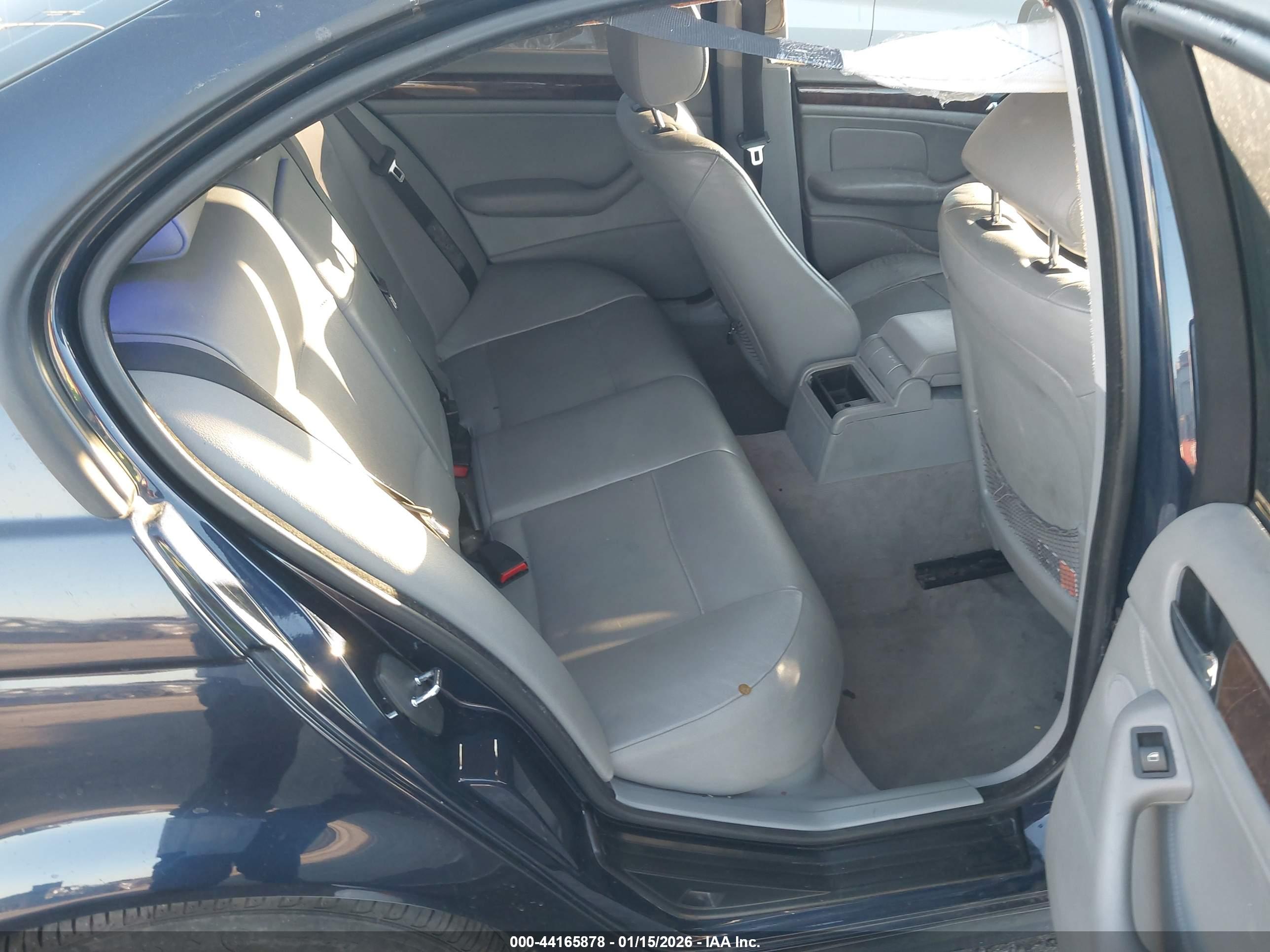 BMW 325XI image 8