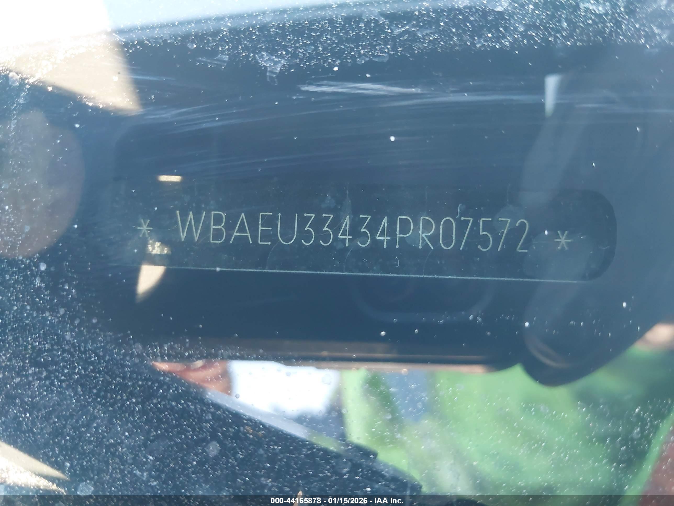 BMW 325XI image 9