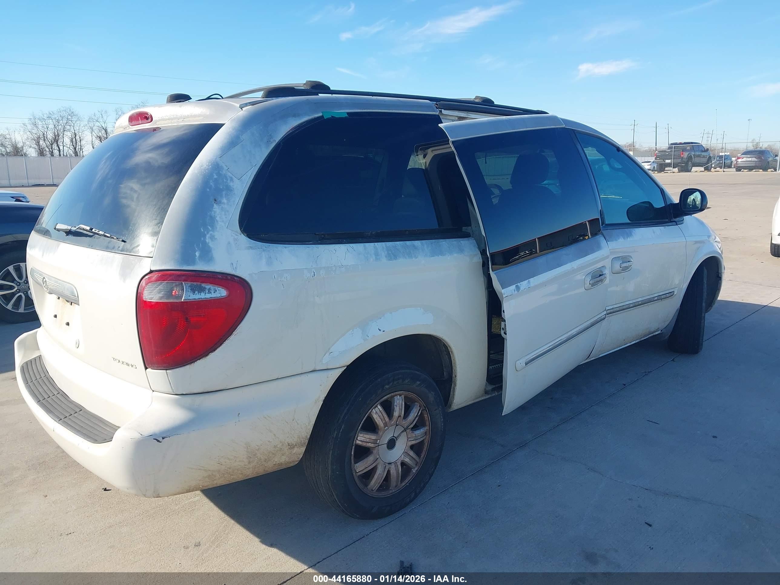 CHRYSLER TOWN image 4