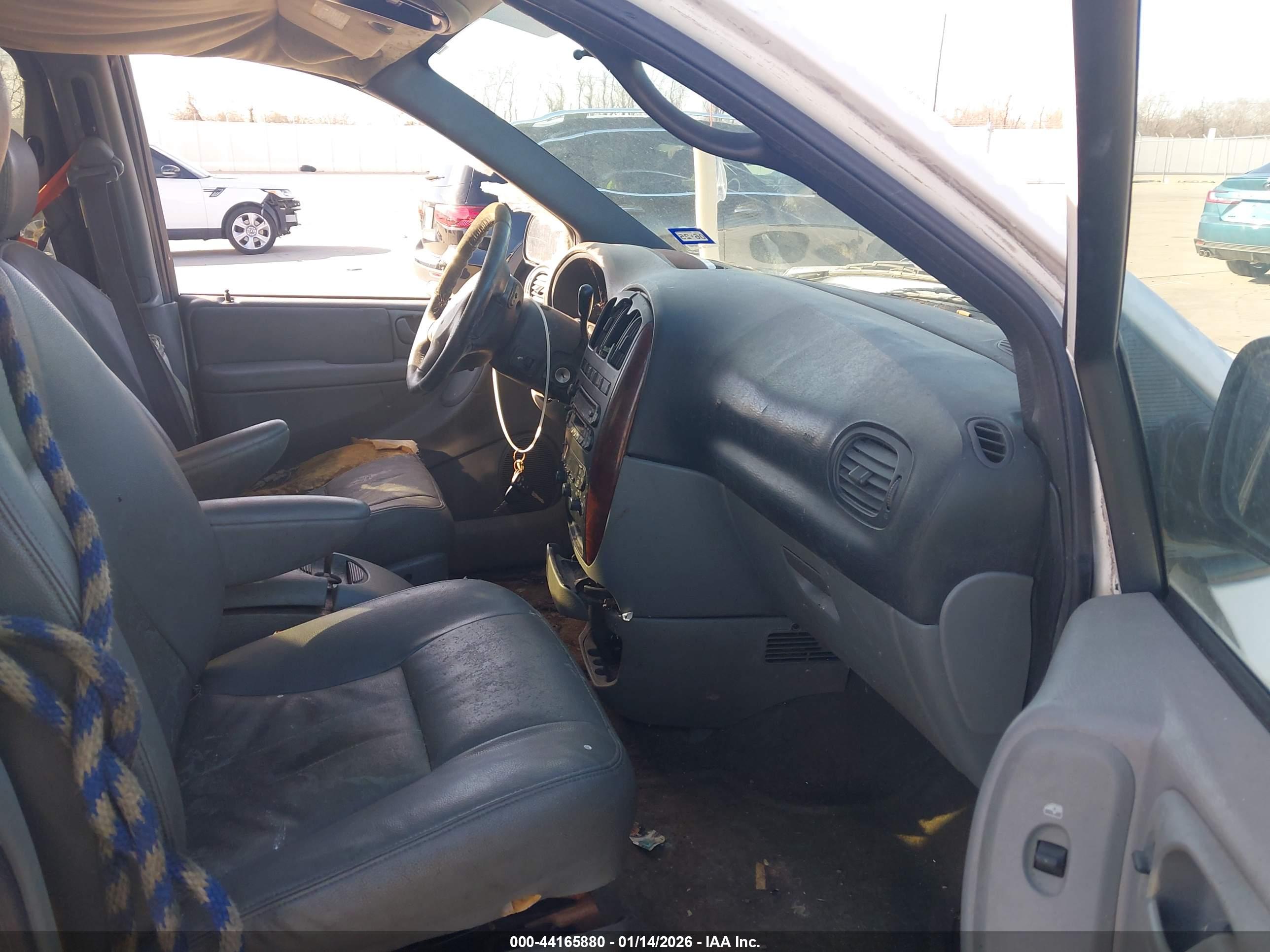 CHRYSLER TOWN image 5