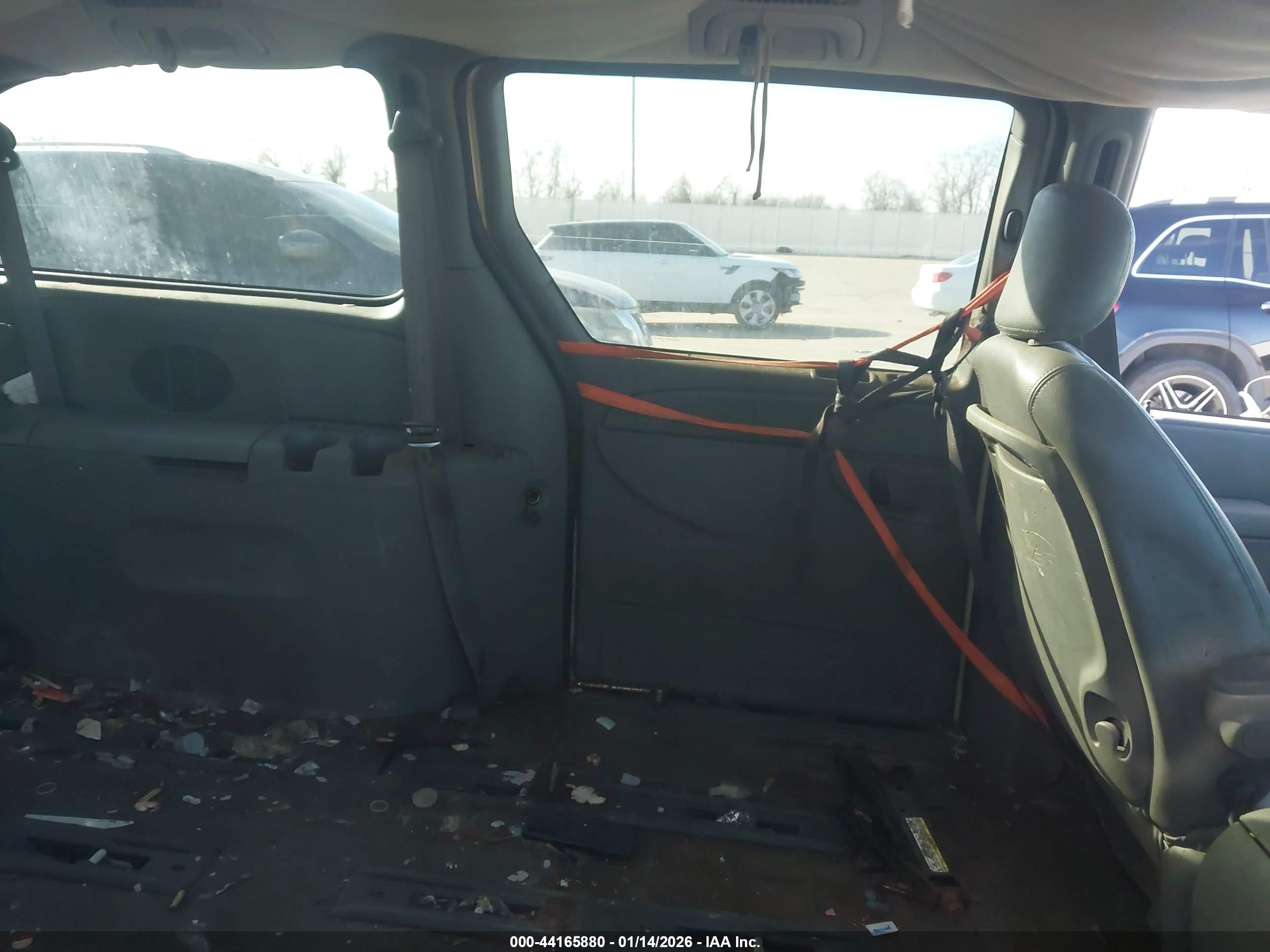 CHRYSLER TOWN image 8