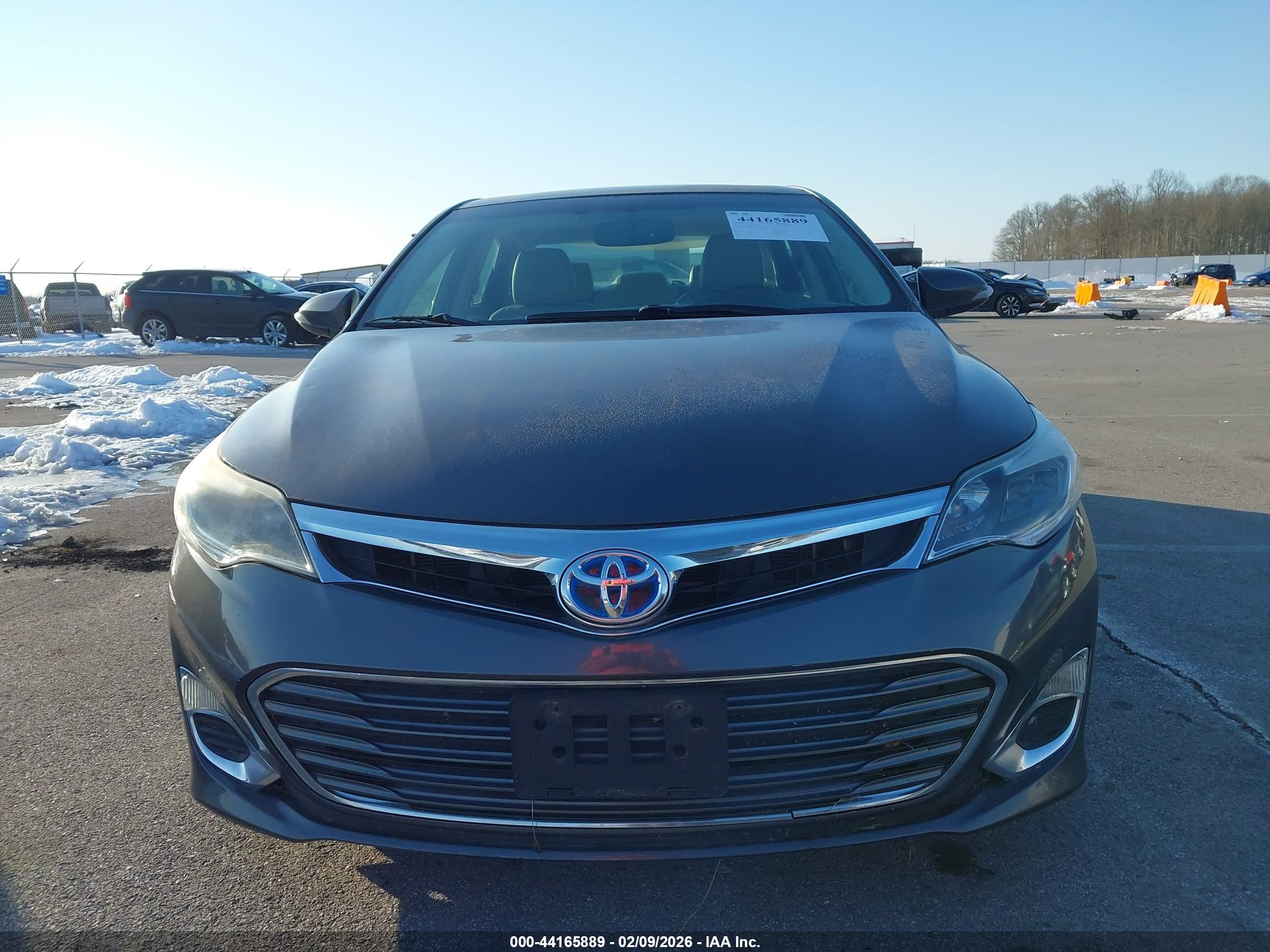 TOYOTA AVALON image 6