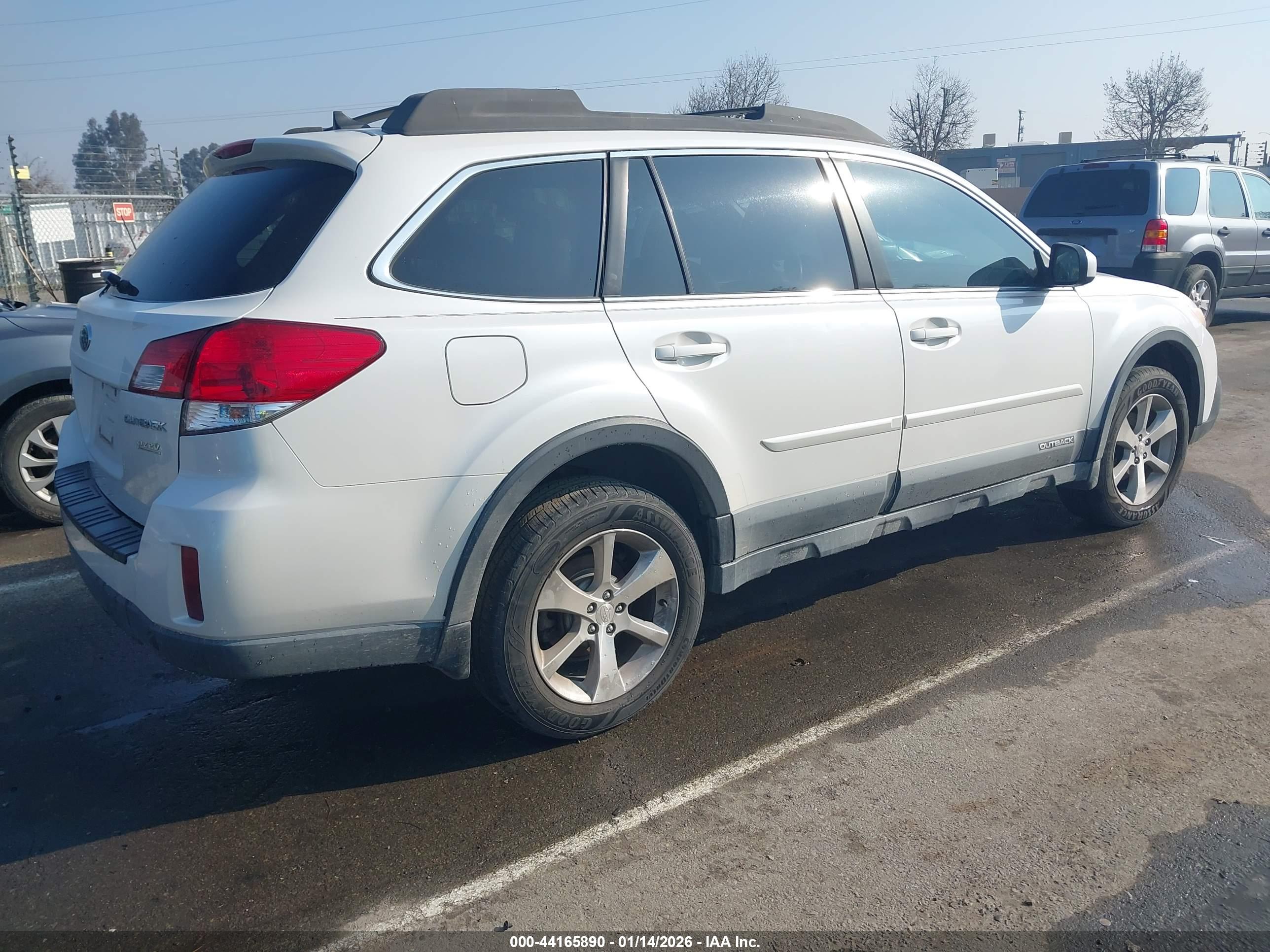 SUBARU OUTBACK image 4