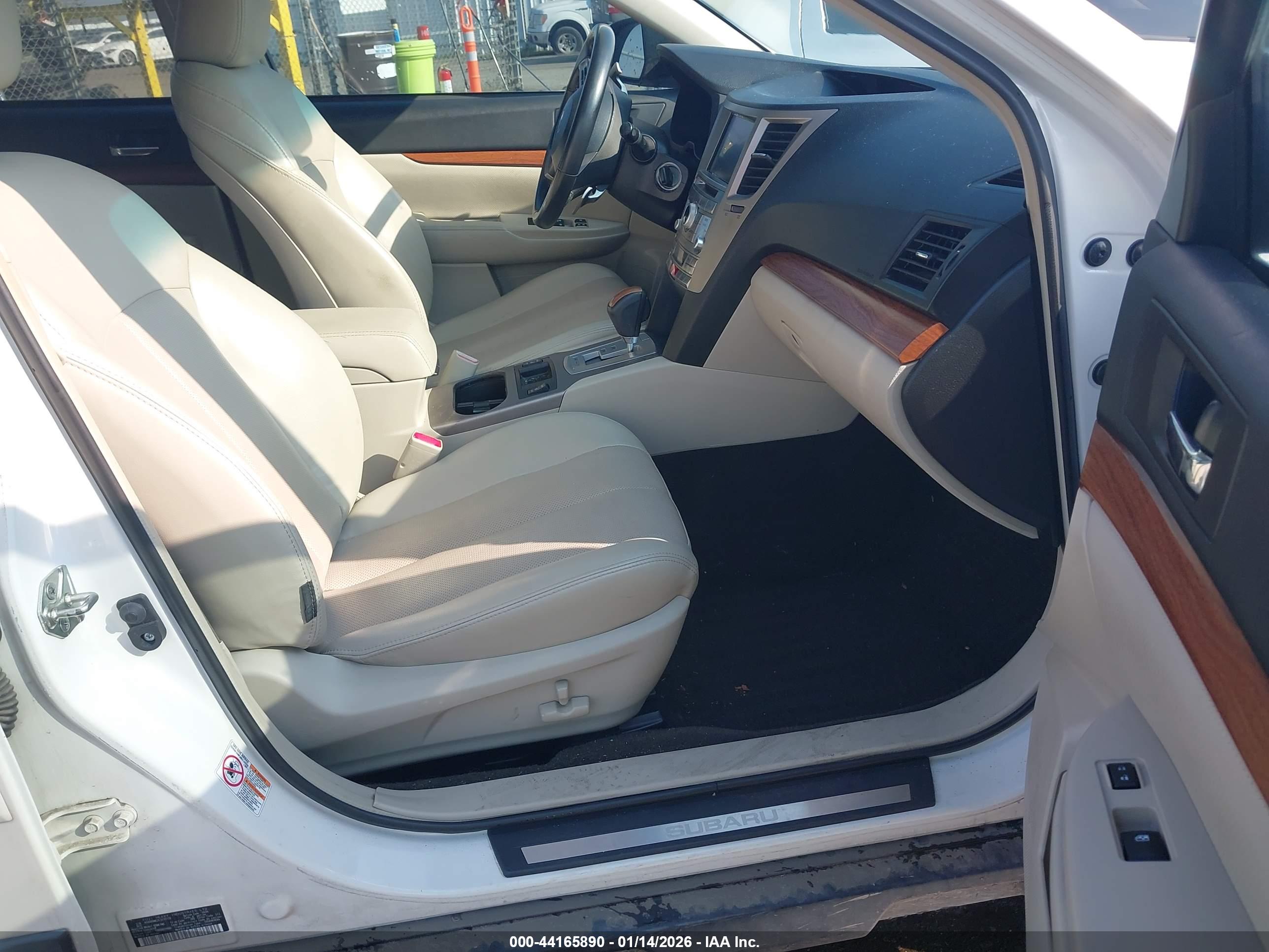 SUBARU OUTBACK image 5