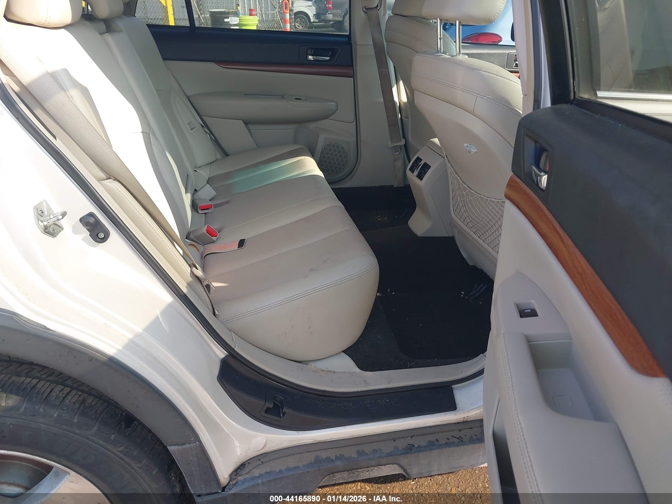 SUBARU OUTBACK image 8