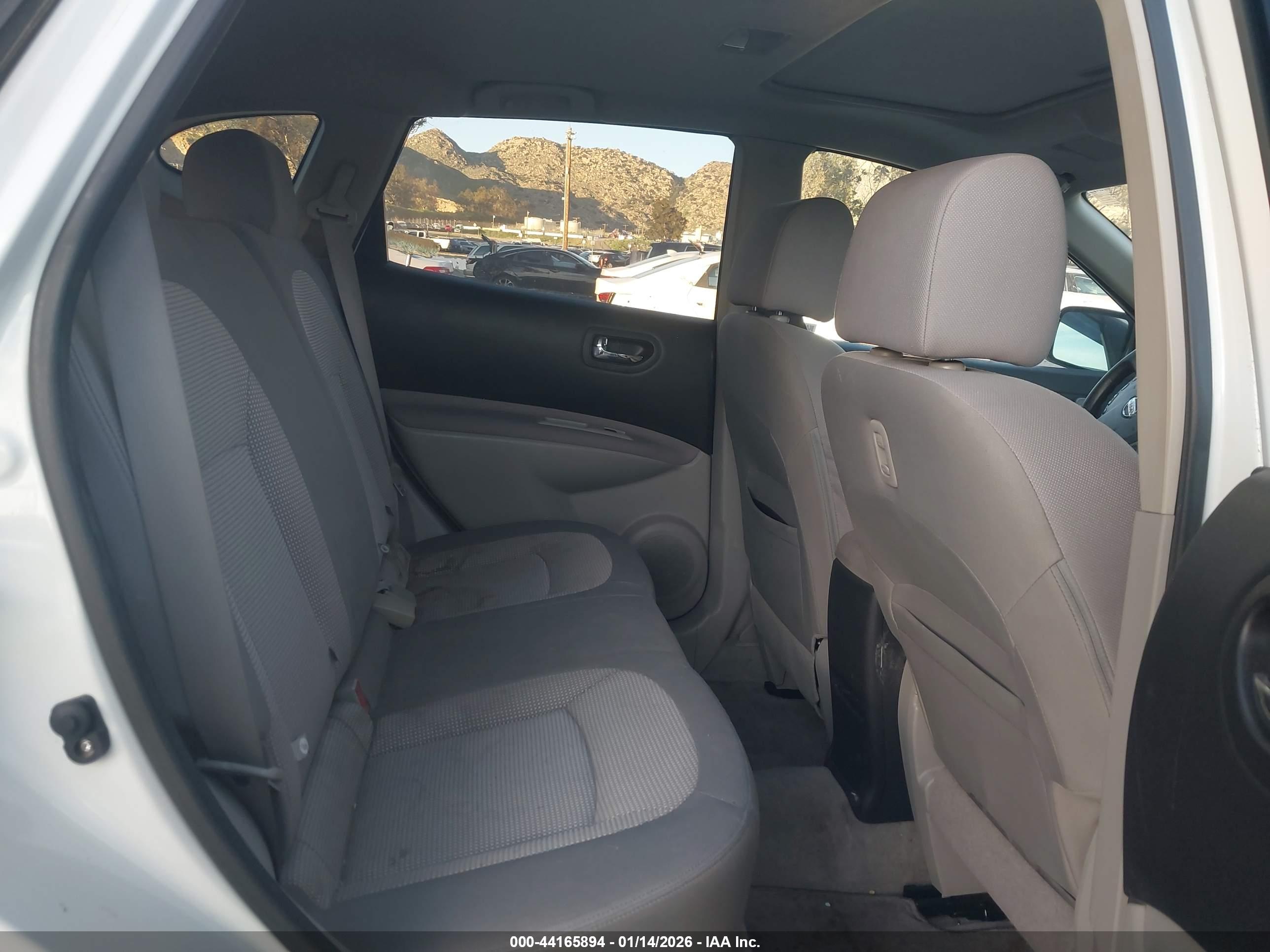 NISSAN ROGUE image 8