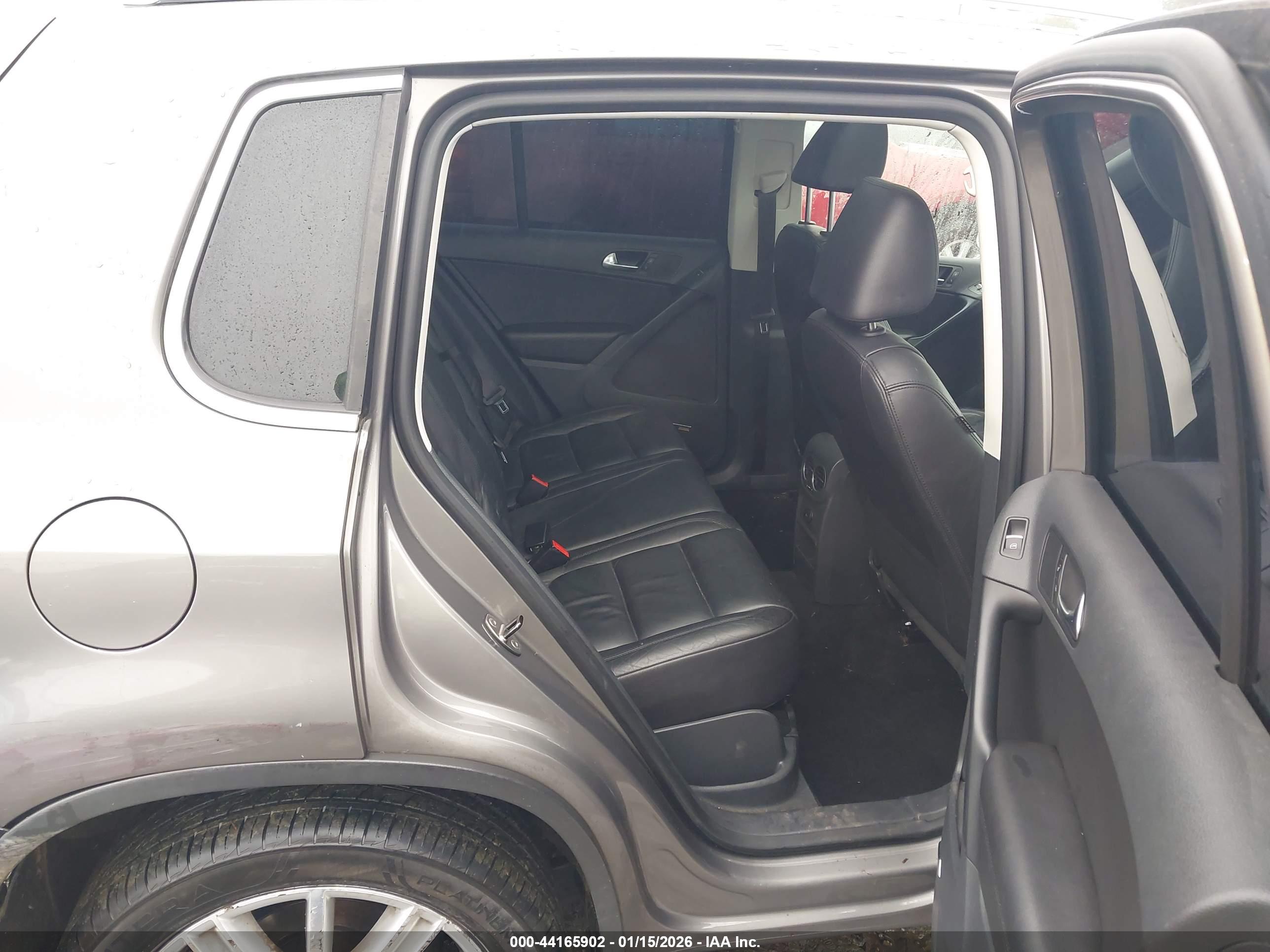 VOLKSWAGEN TIGUAN image 8