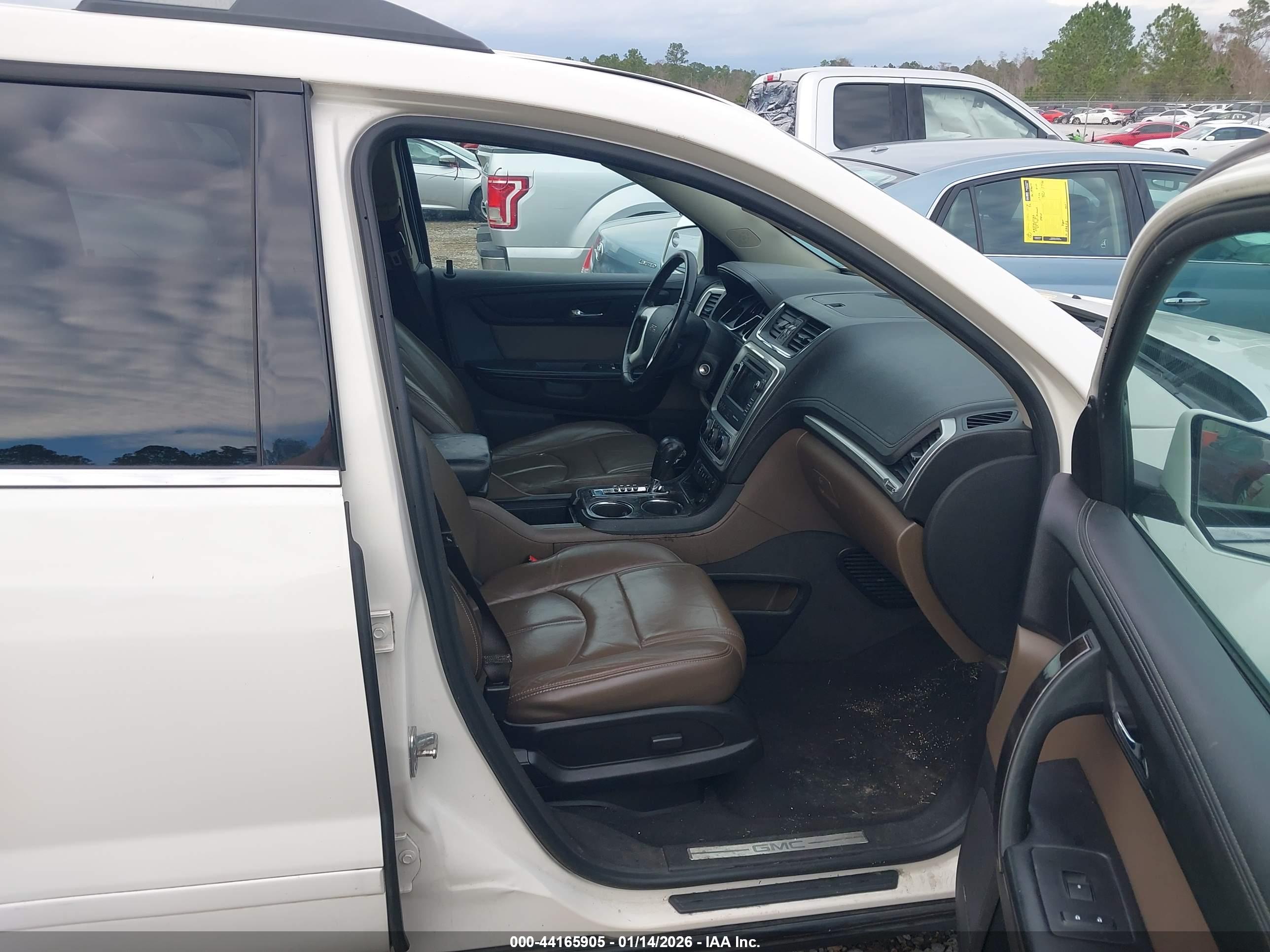 GMC ACADIA image 5