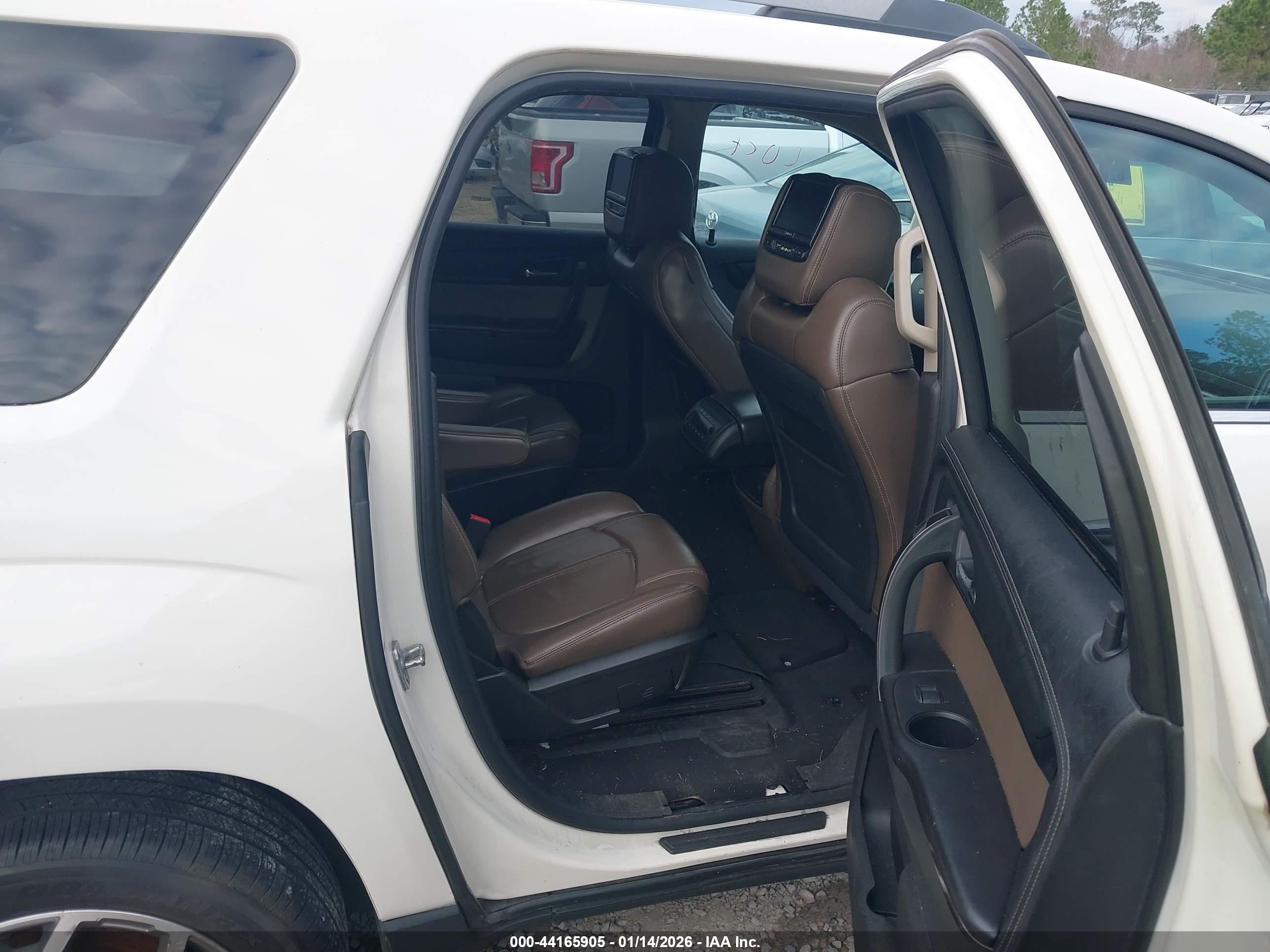 GMC ACADIA image 8