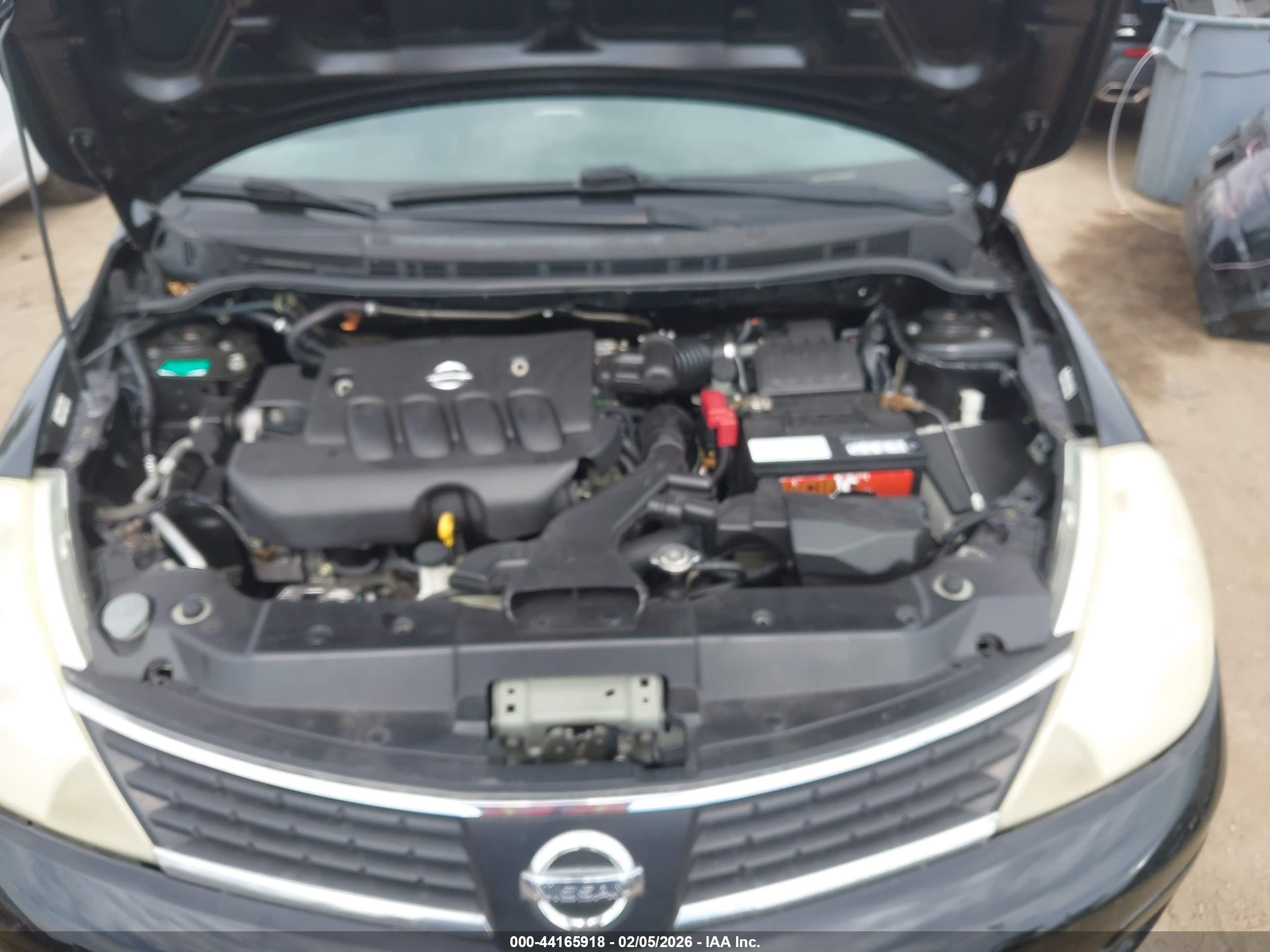 NISSAN VERSA image 10