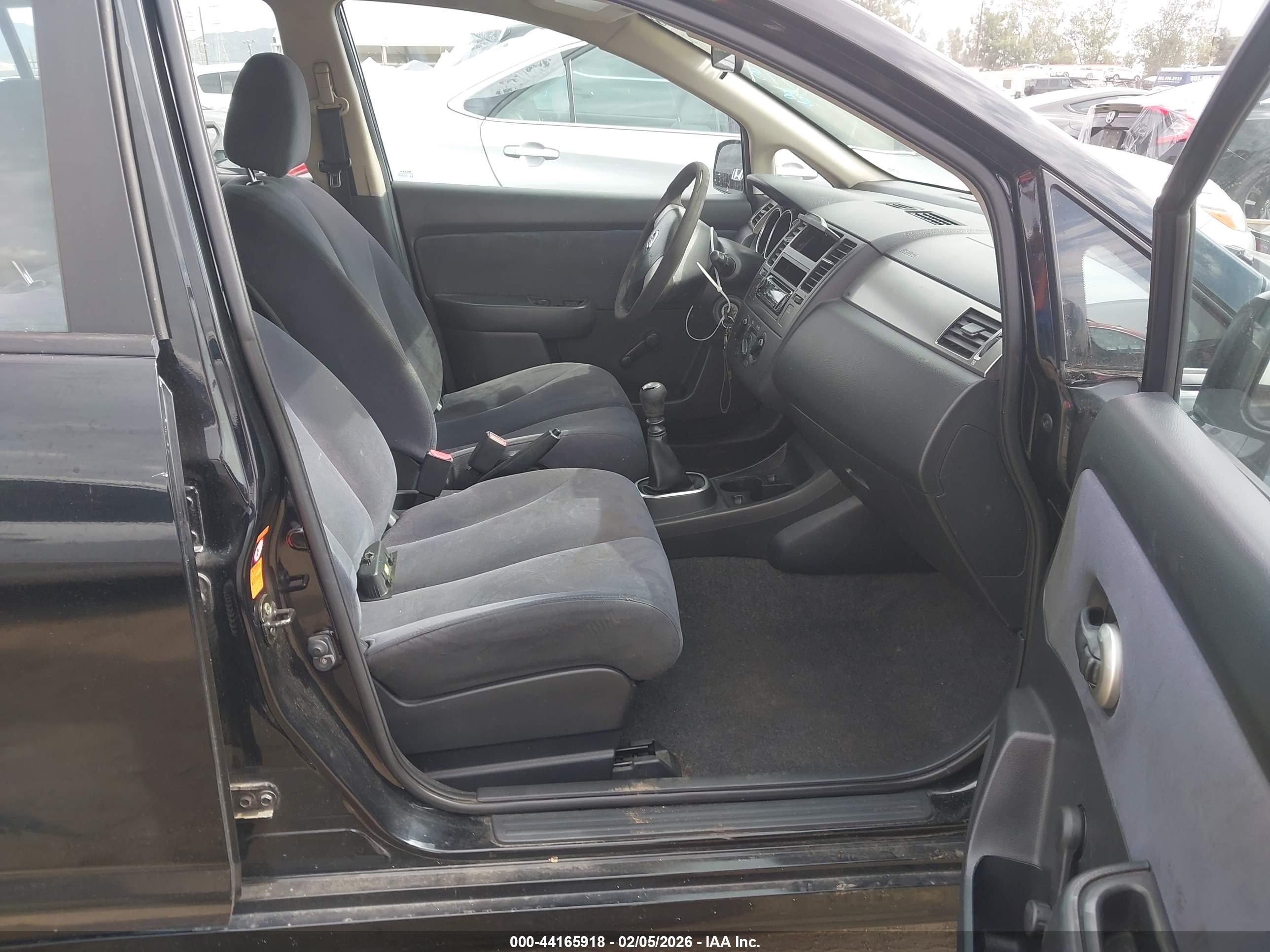 NISSAN VERSA image 5