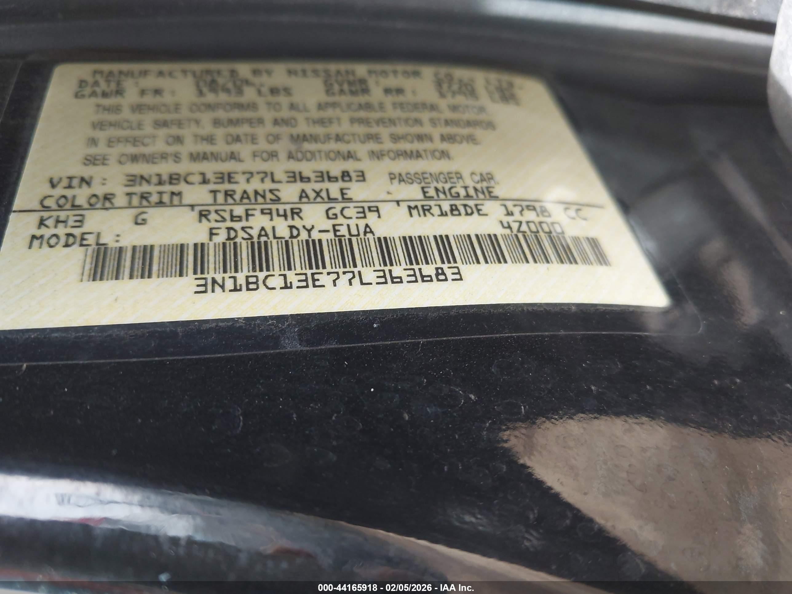 NISSAN VERSA image 9