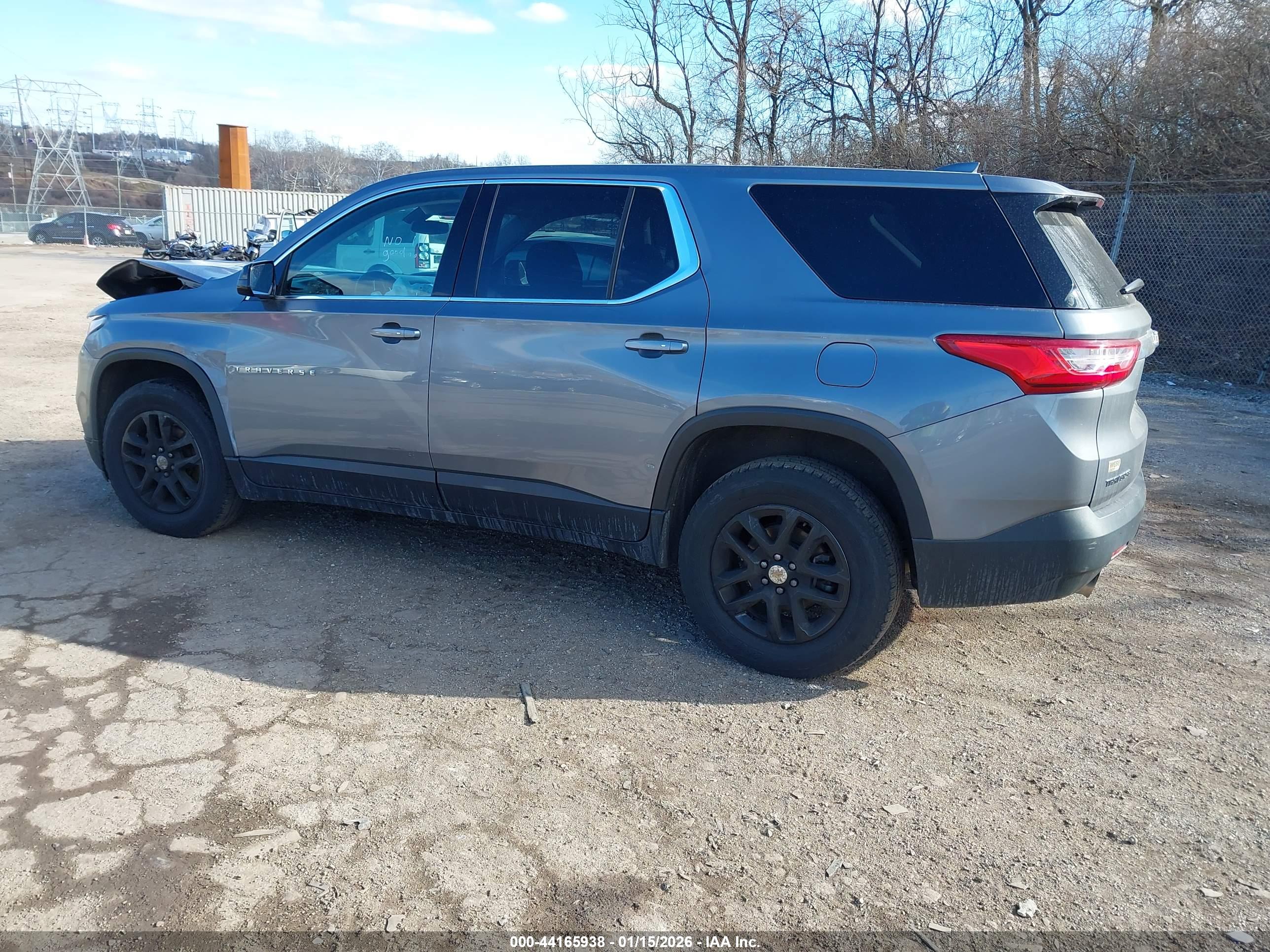 CHEVROLET TRAVERSE image 3