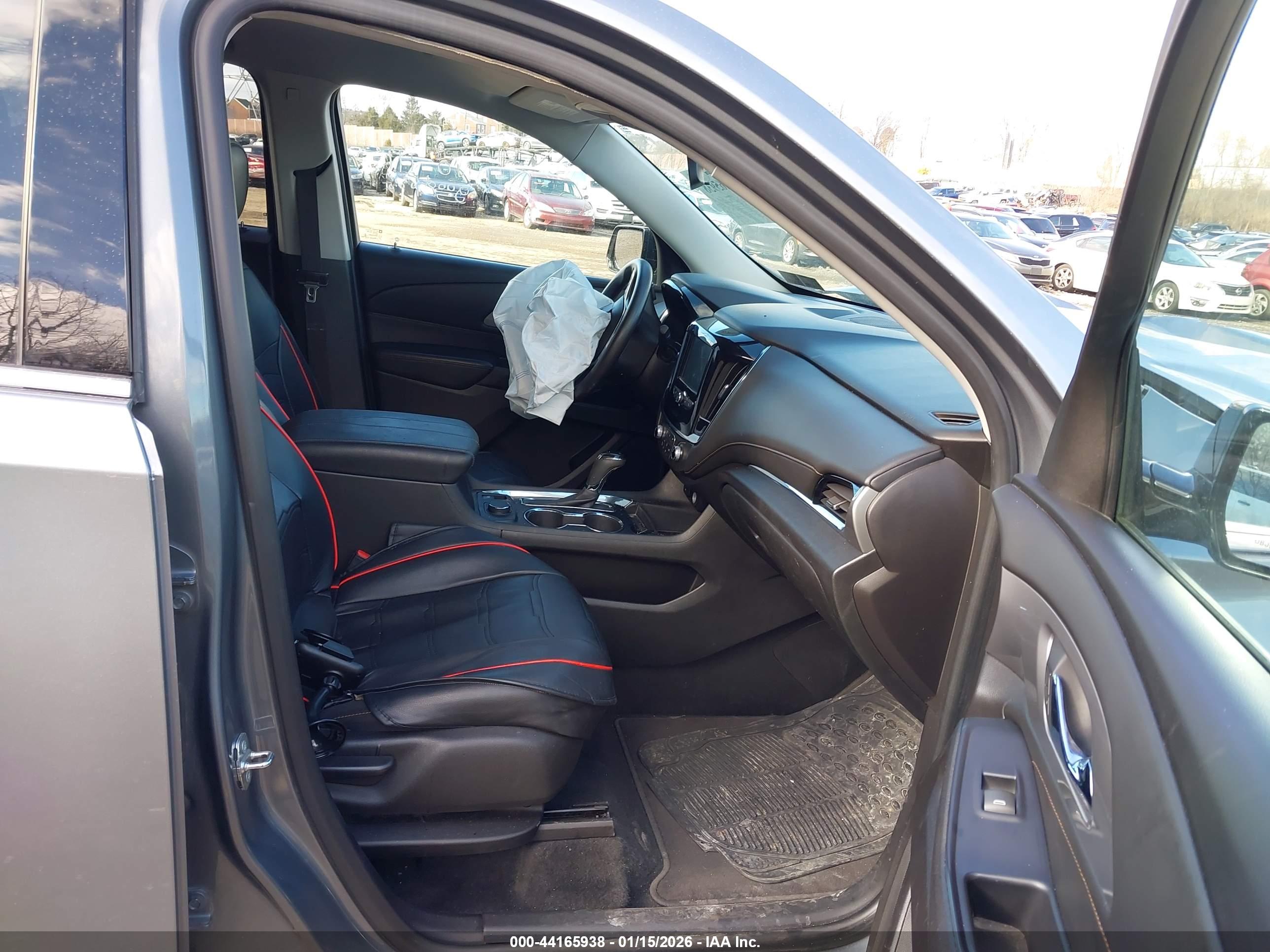 CHEVROLET TRAVERSE image 5