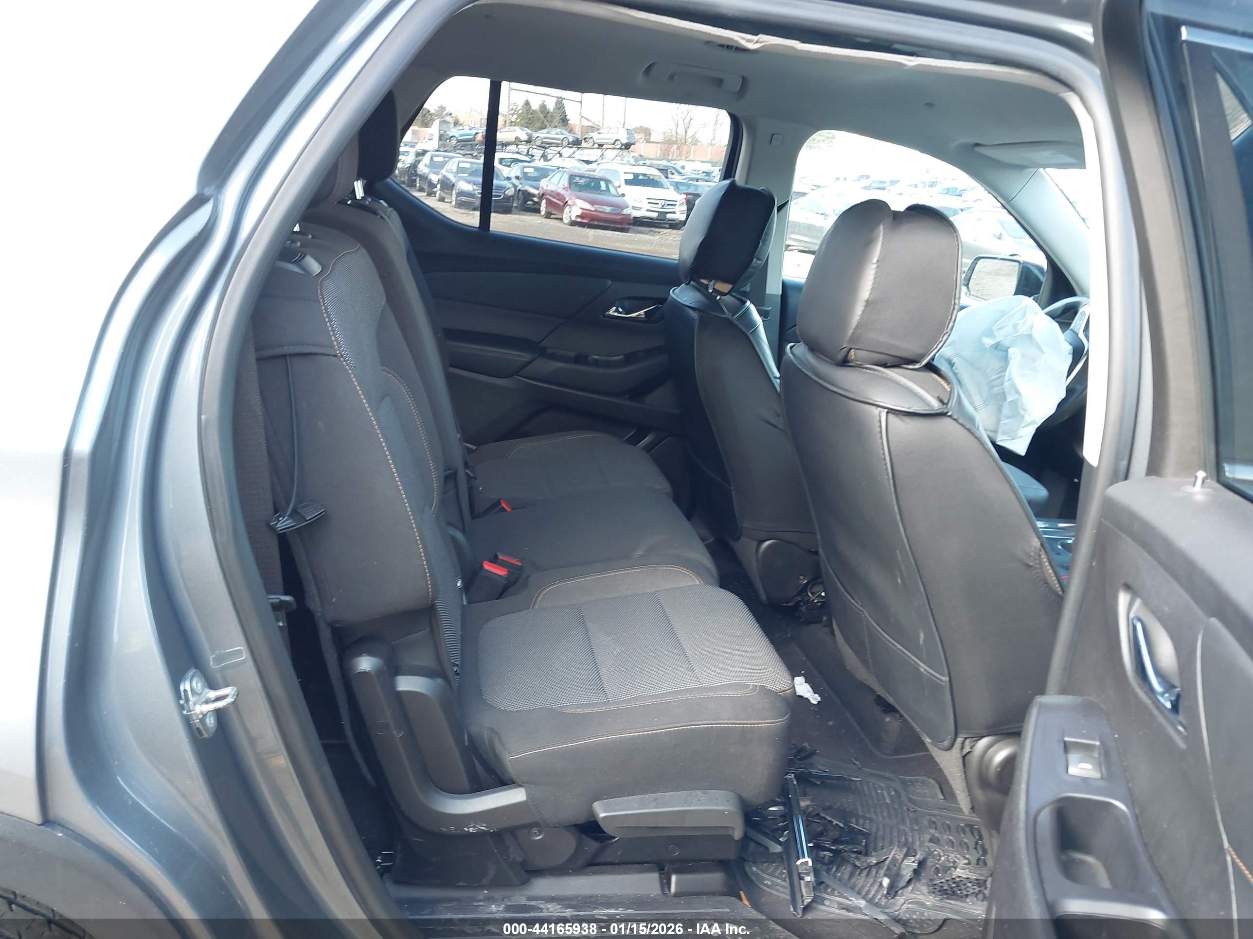 CHEVROLET TRAVERSE image 8