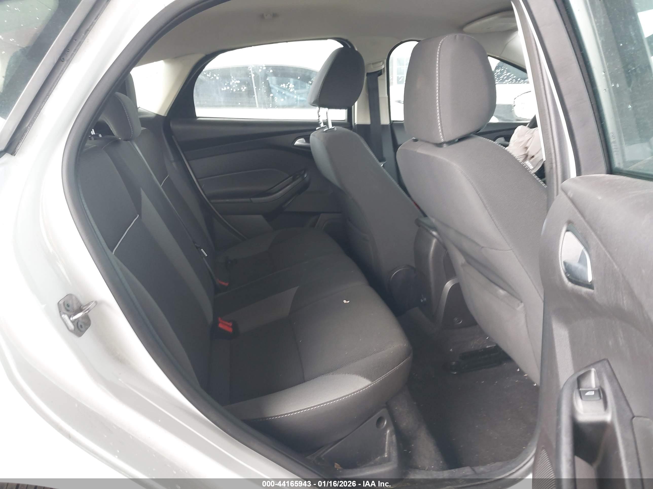 FORD FOCUS image 8