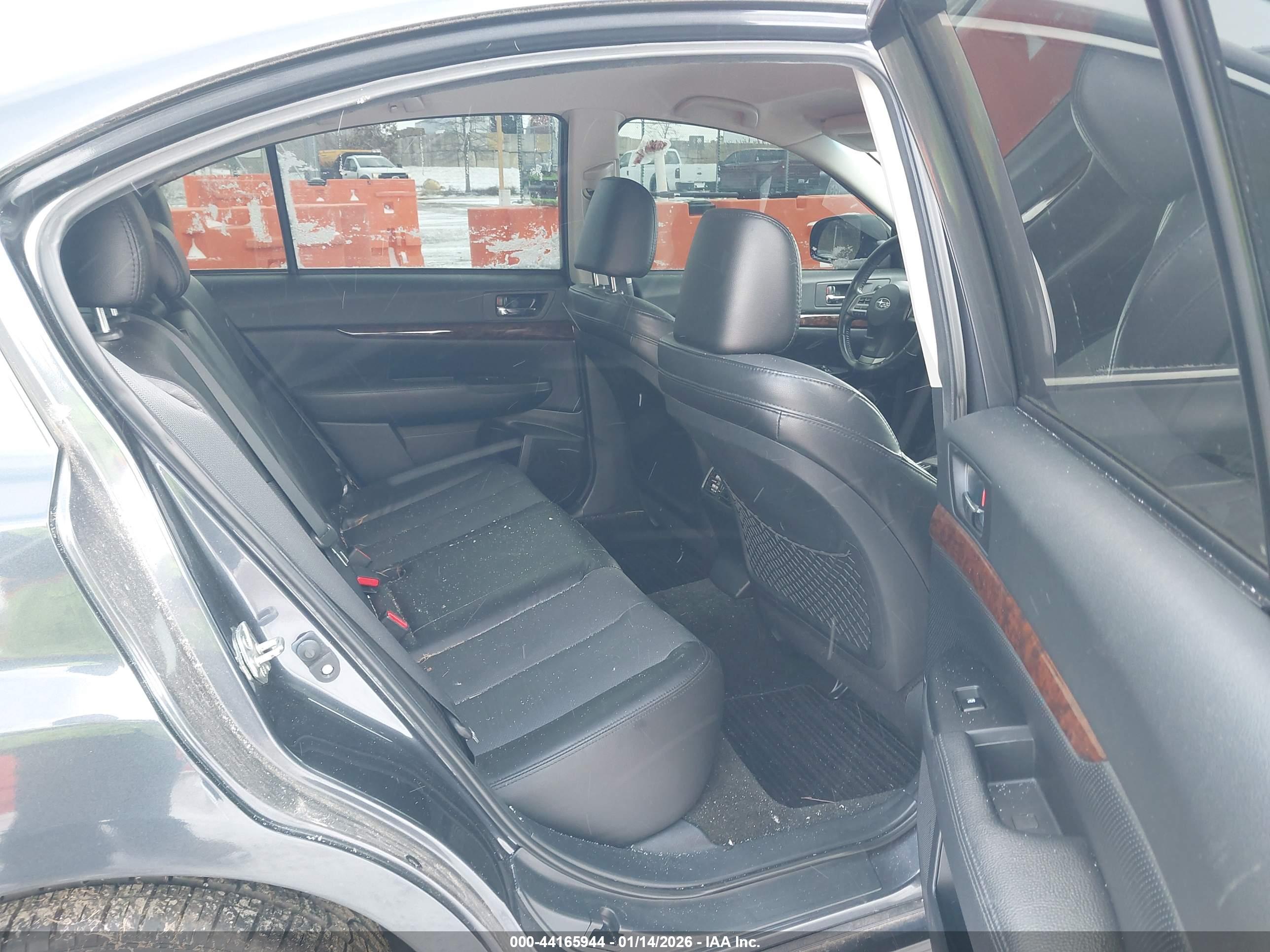 SUBARU LEGACY image 8