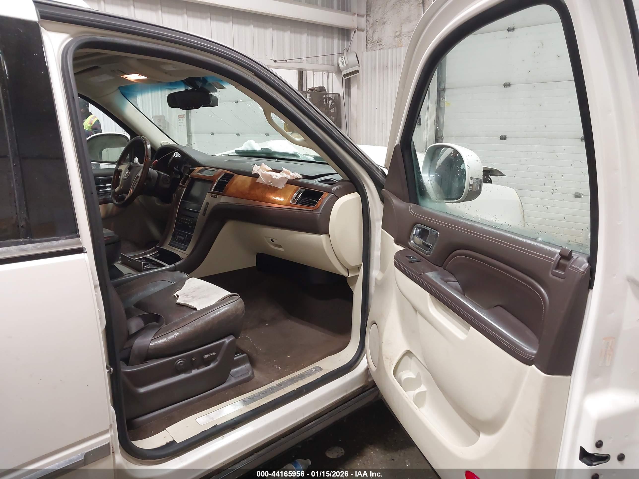 CADILLAC ESCALADE image 5