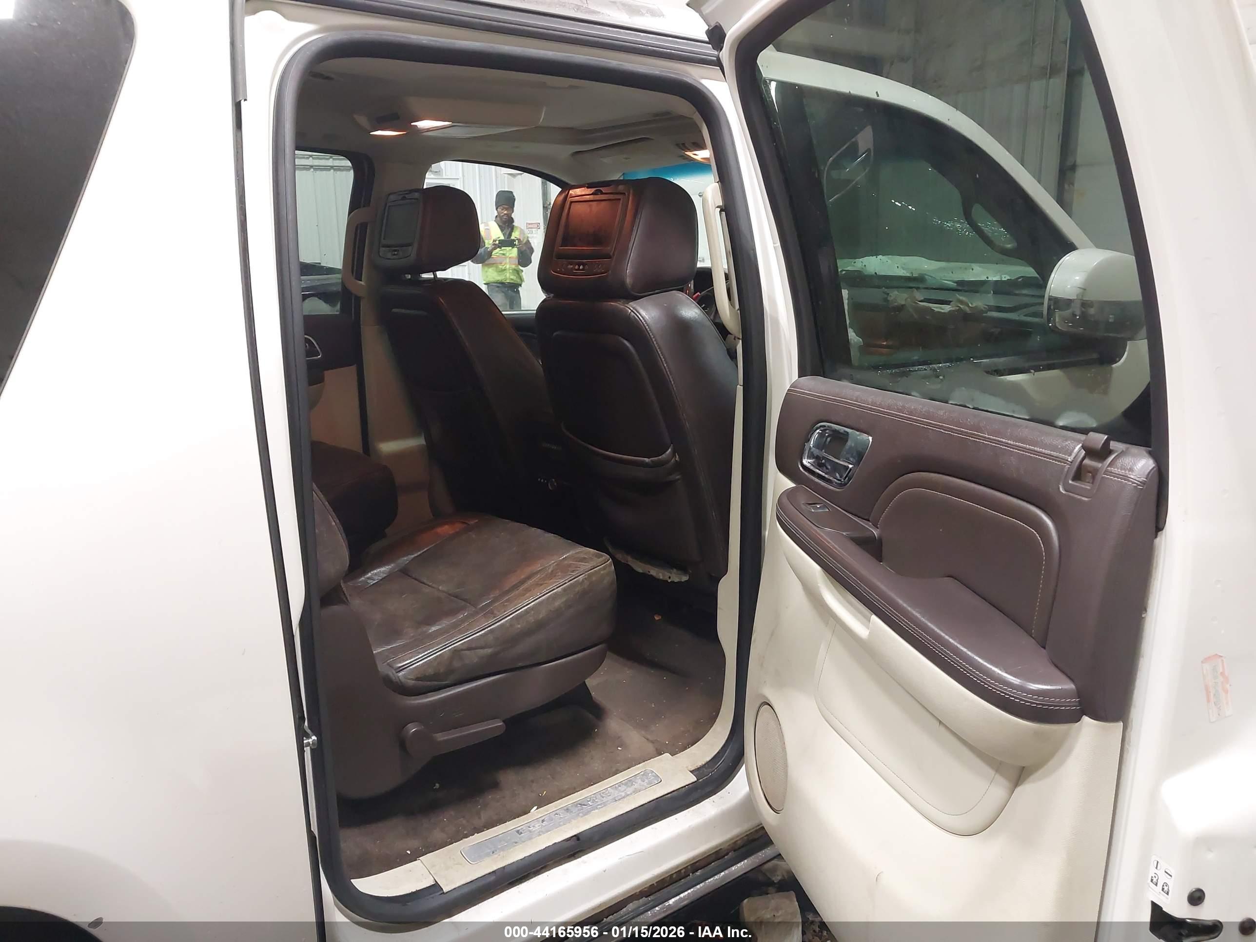 CADILLAC ESCALADE image 8