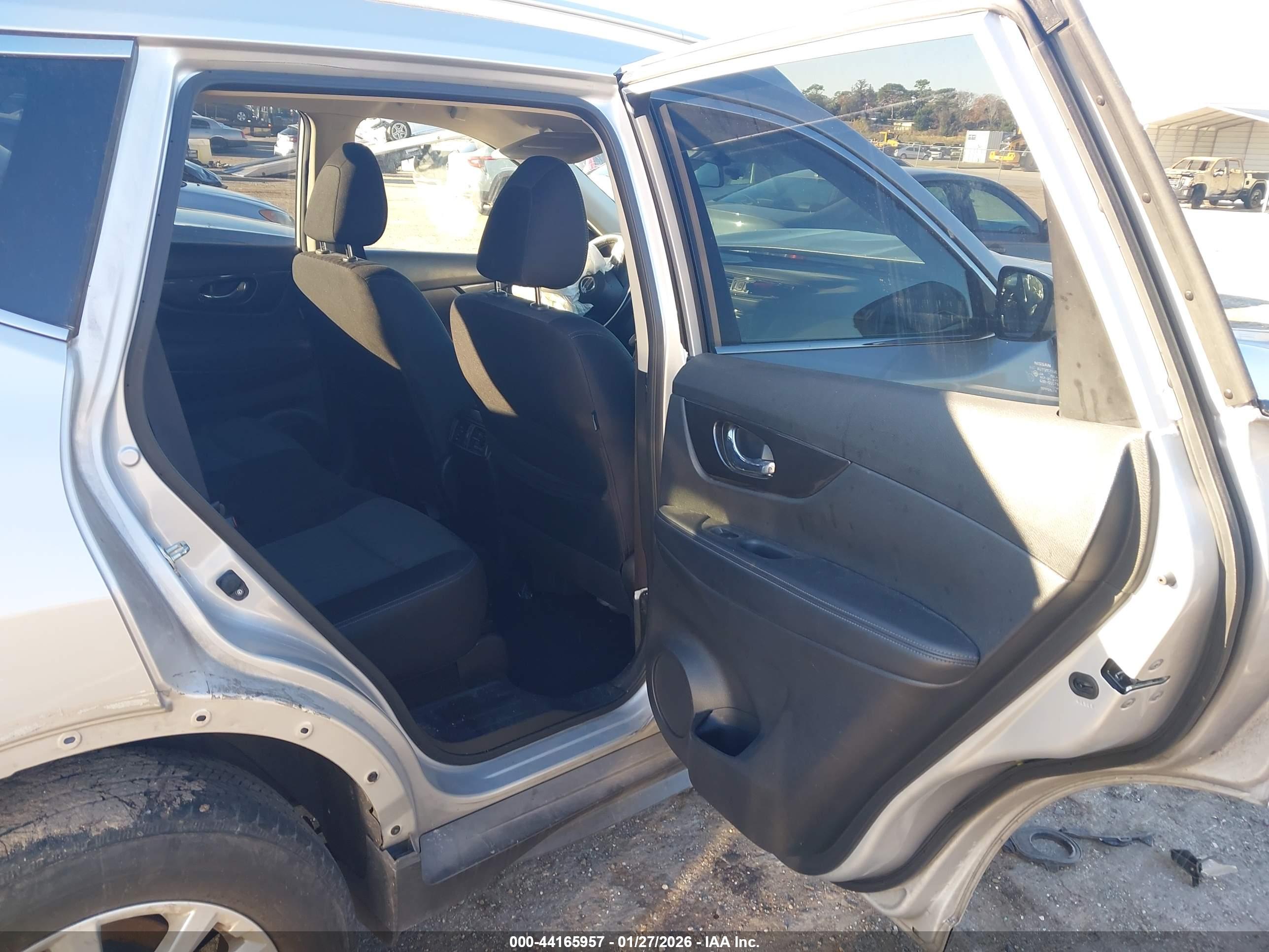 NISSAN ROGUE image 8