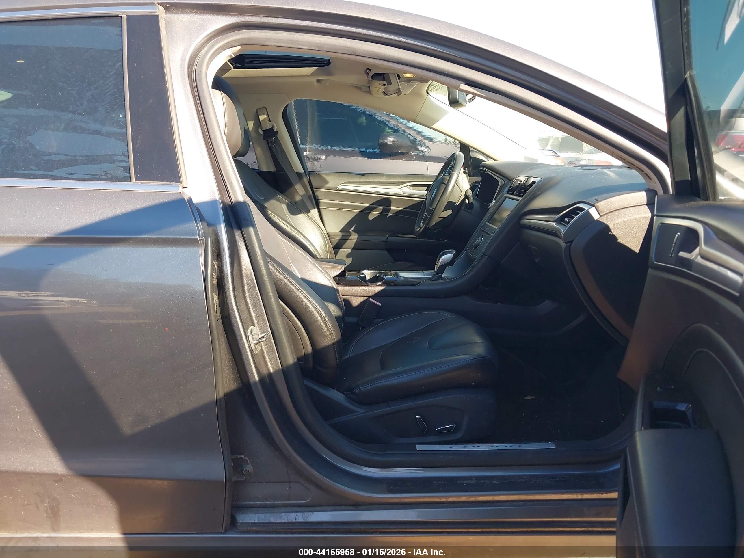 FORD FUSION image 5