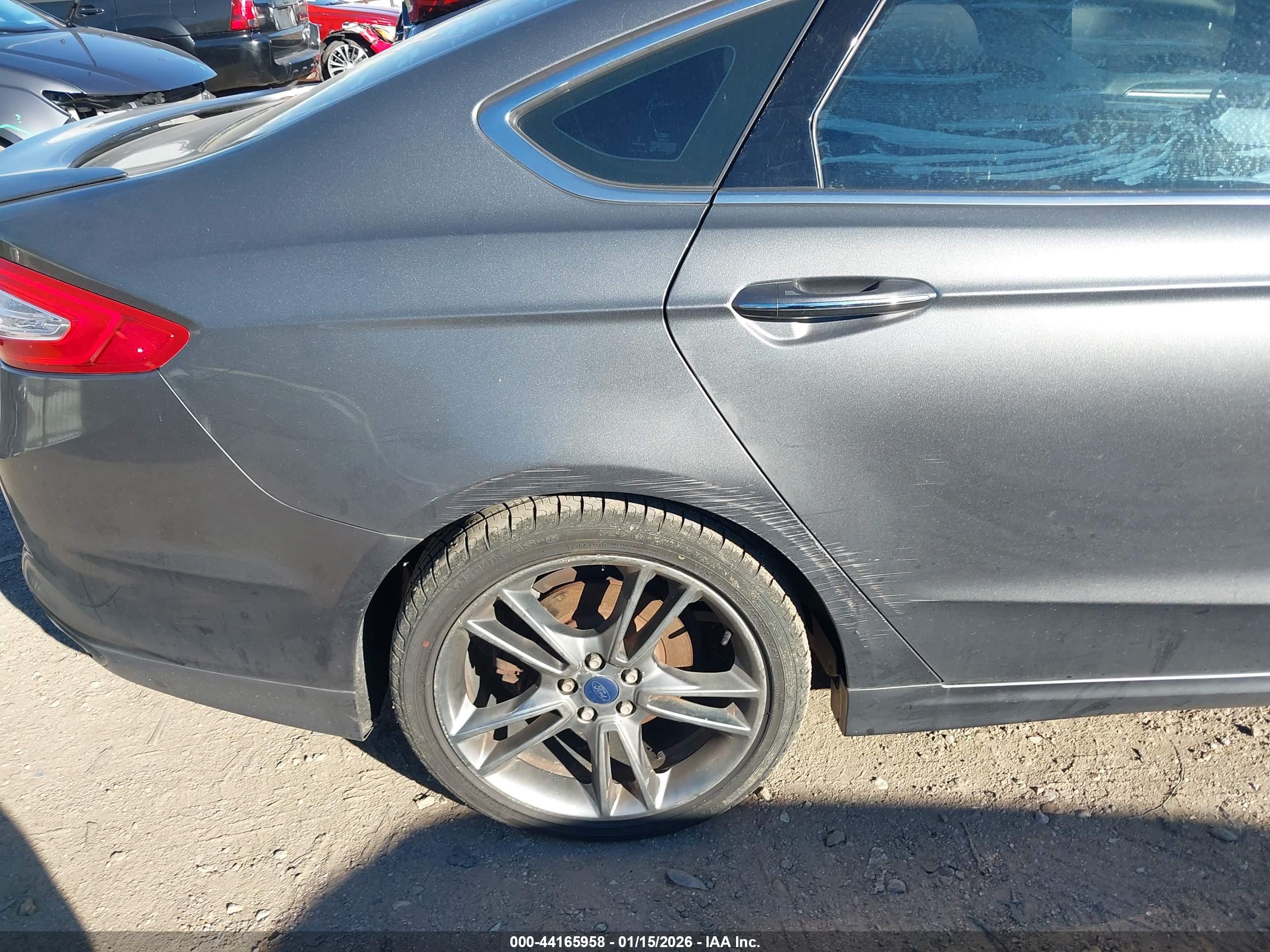 FORD FUSION image 6