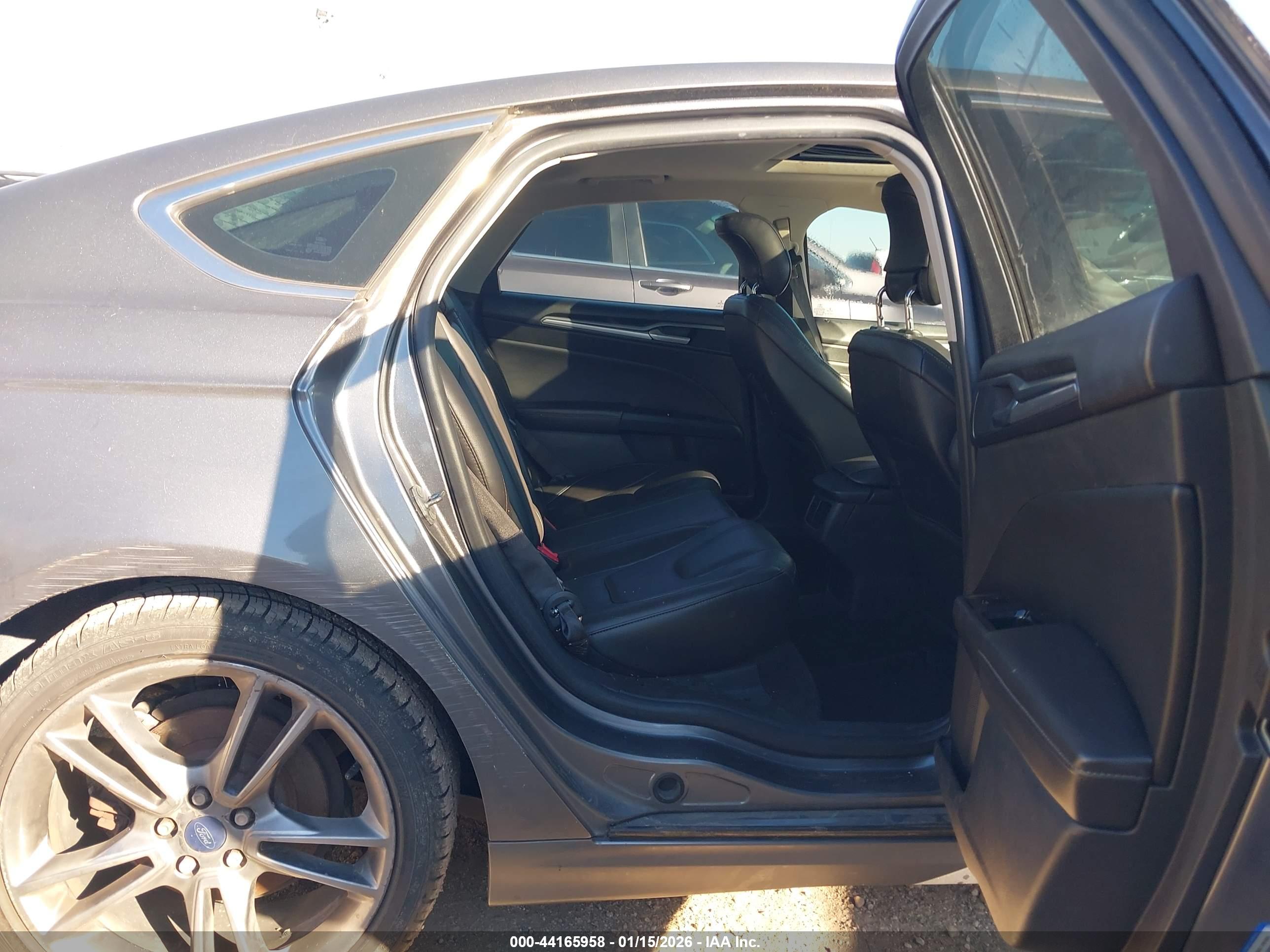 FORD FUSION image 8