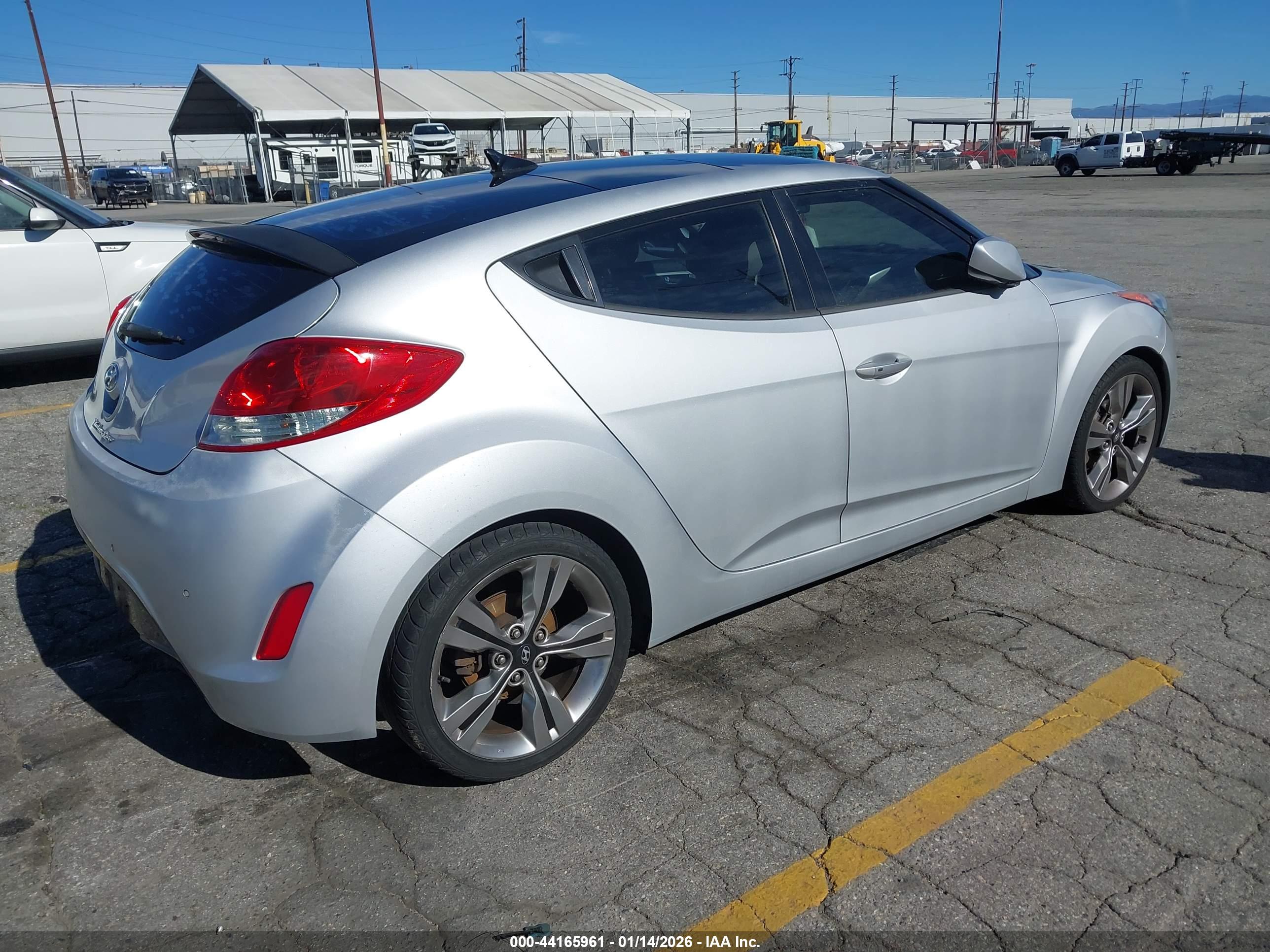 HYUNDAI VELOSTER image 4