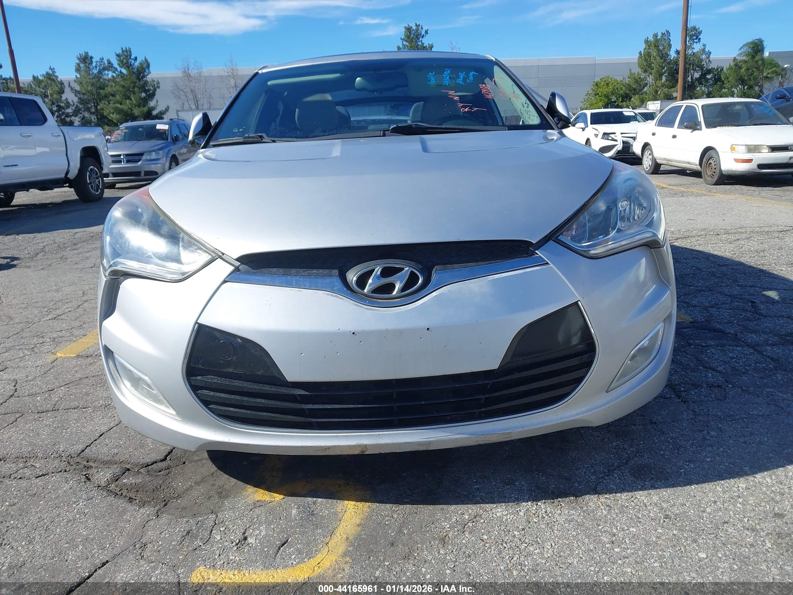 HYUNDAI VELOSTER image 6