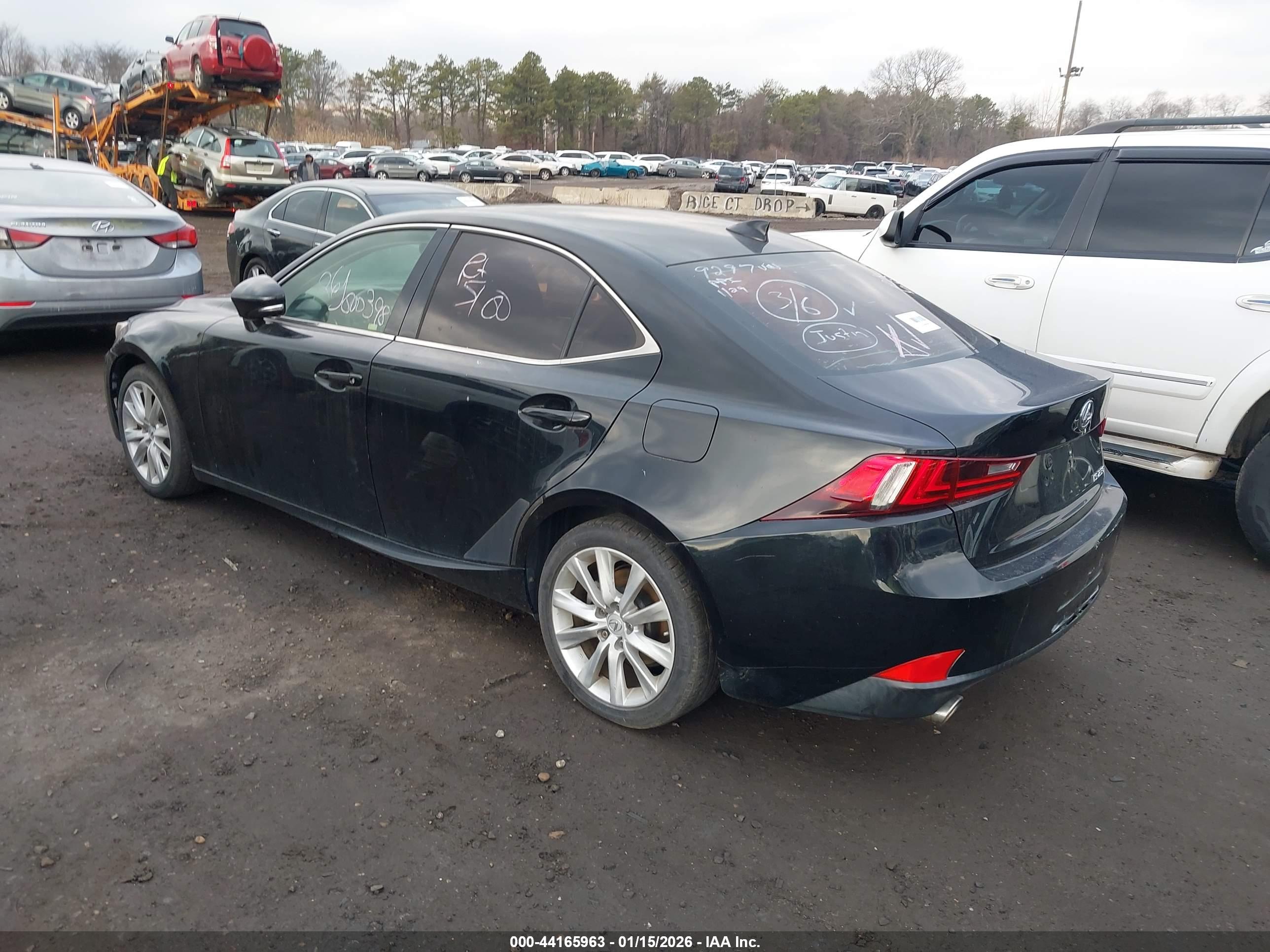 LEXUS IS image 3