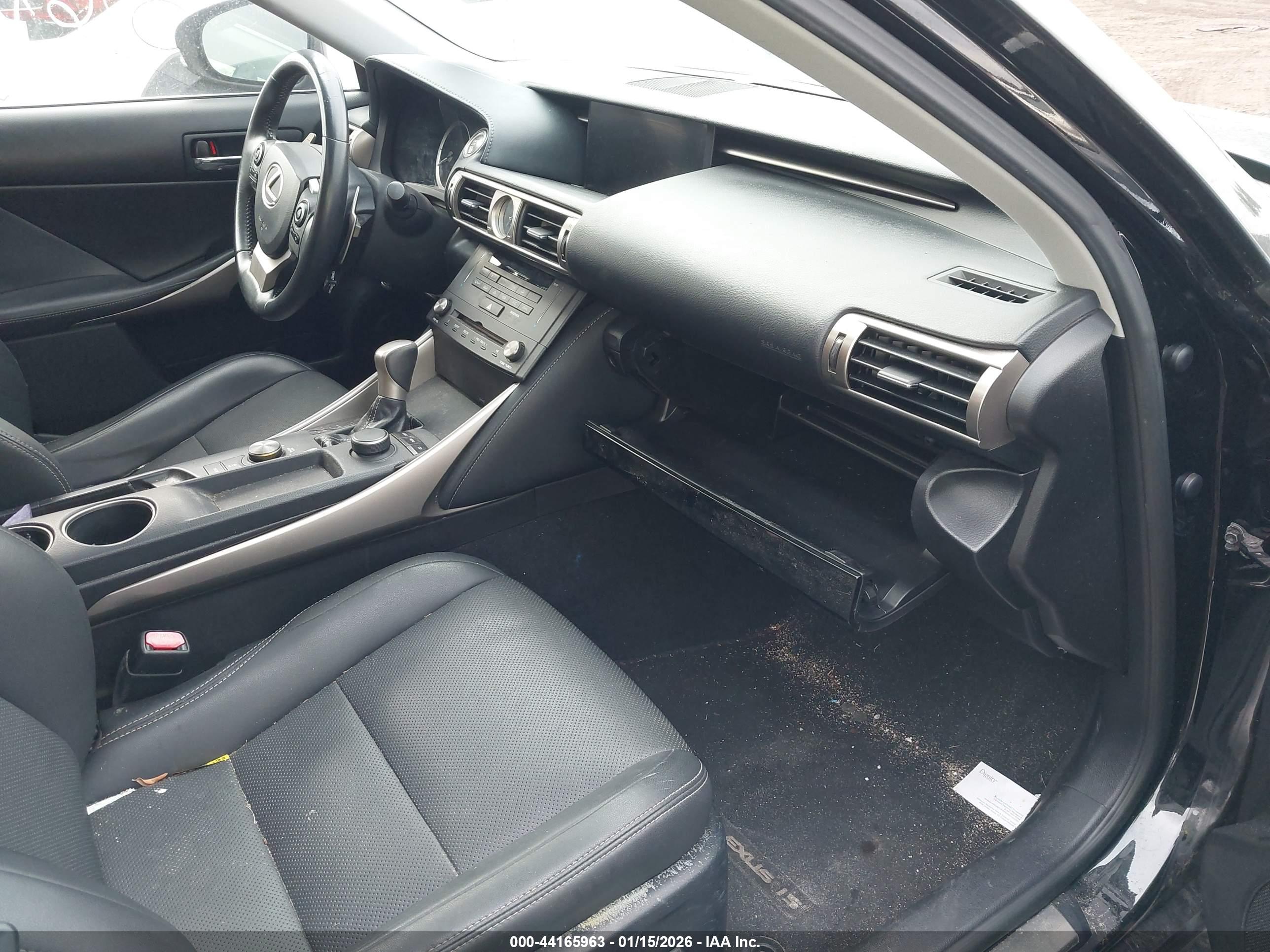 LEXUS IS image 5
