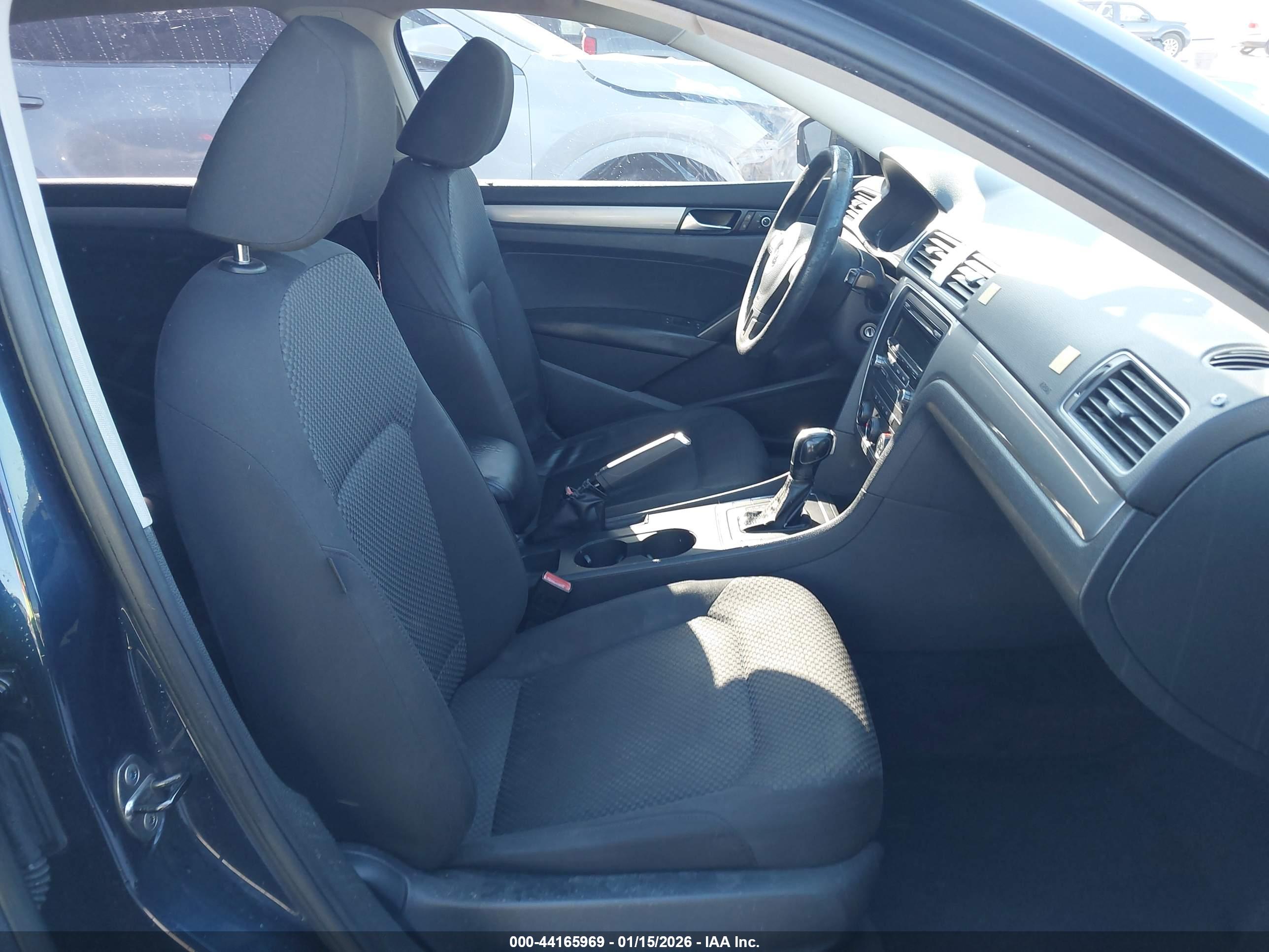 VOLKSWAGEN PASSAT image 5