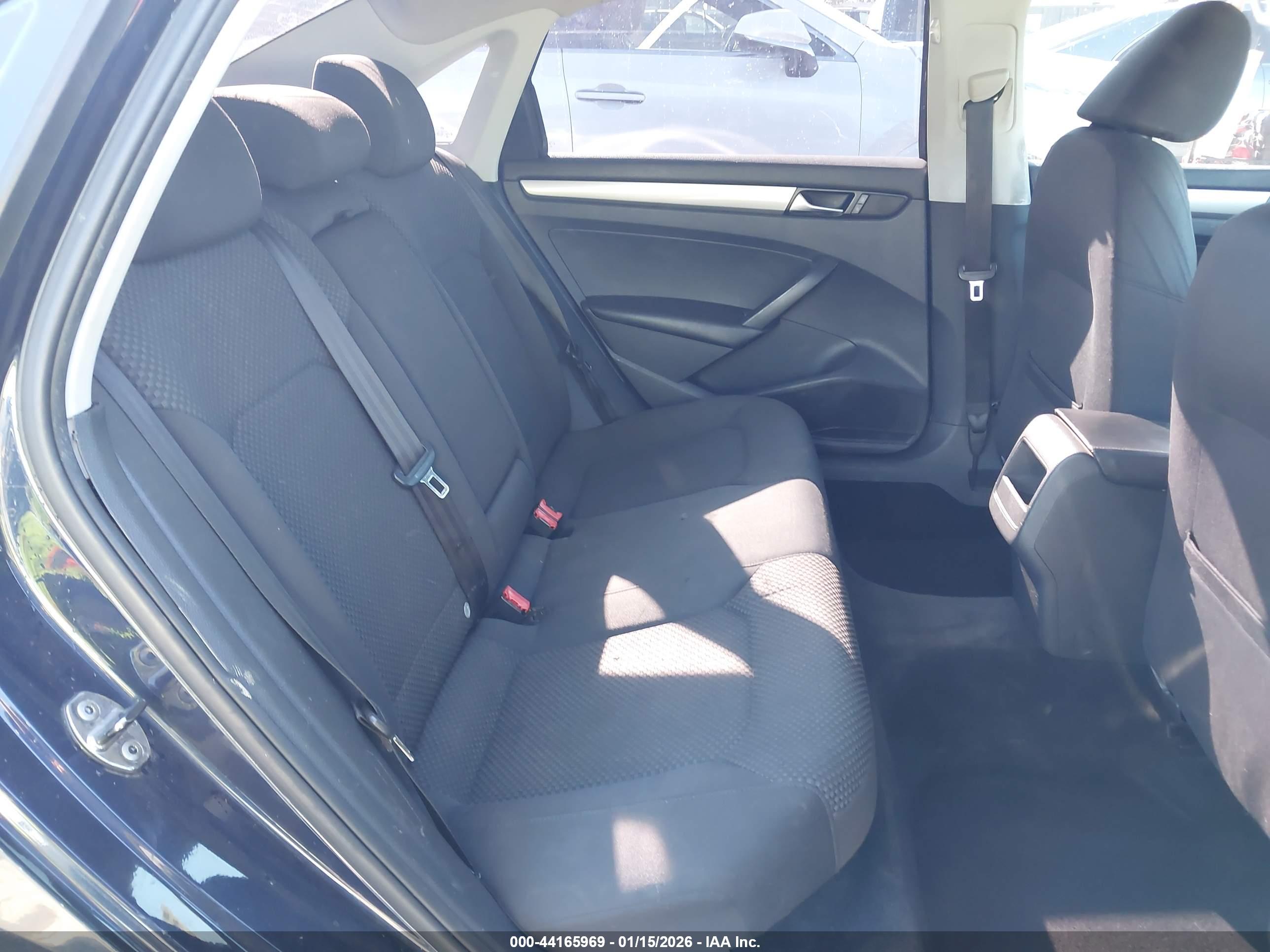 VOLKSWAGEN PASSAT image 8