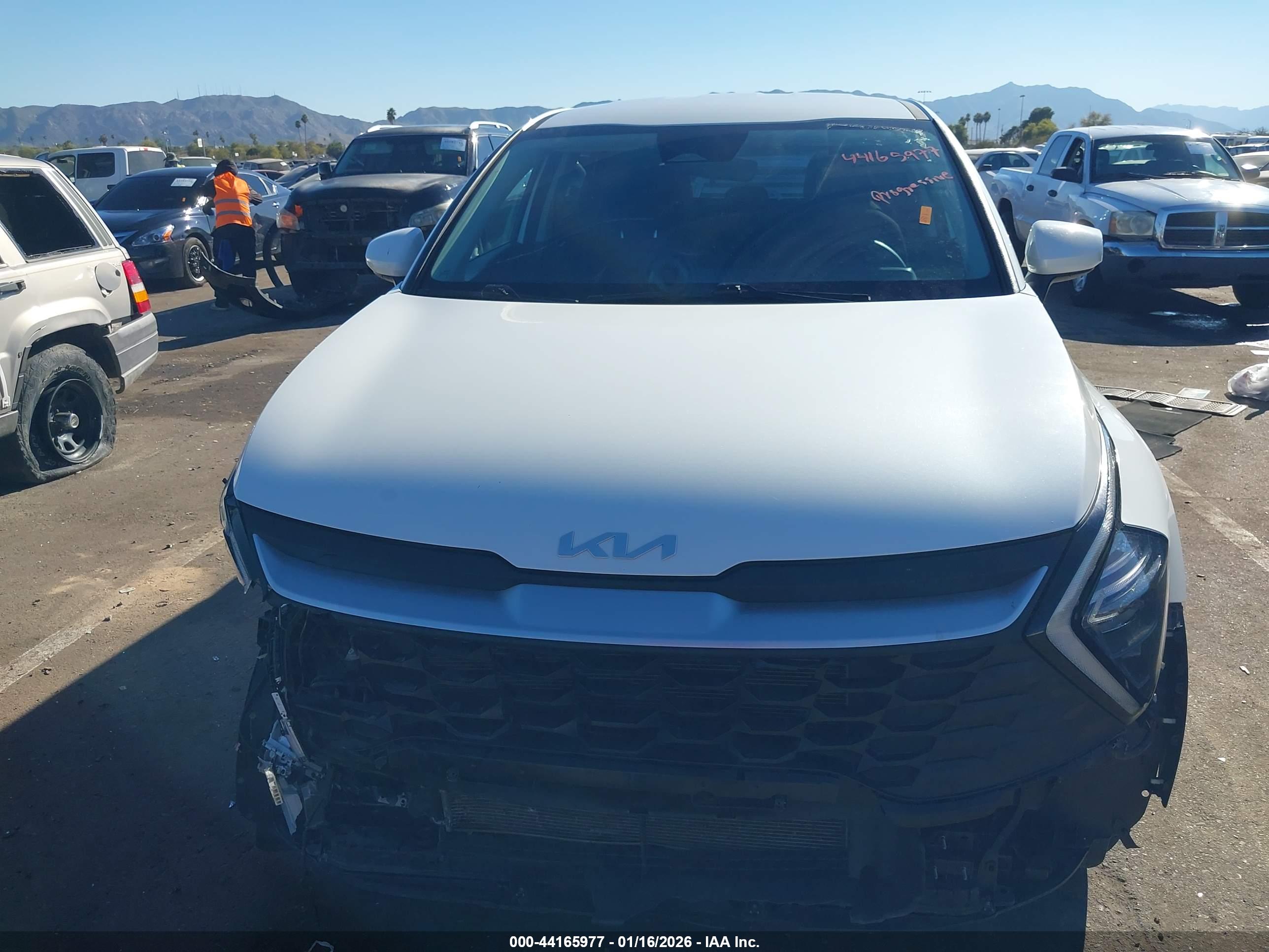 KIA SPORTAGE image 6