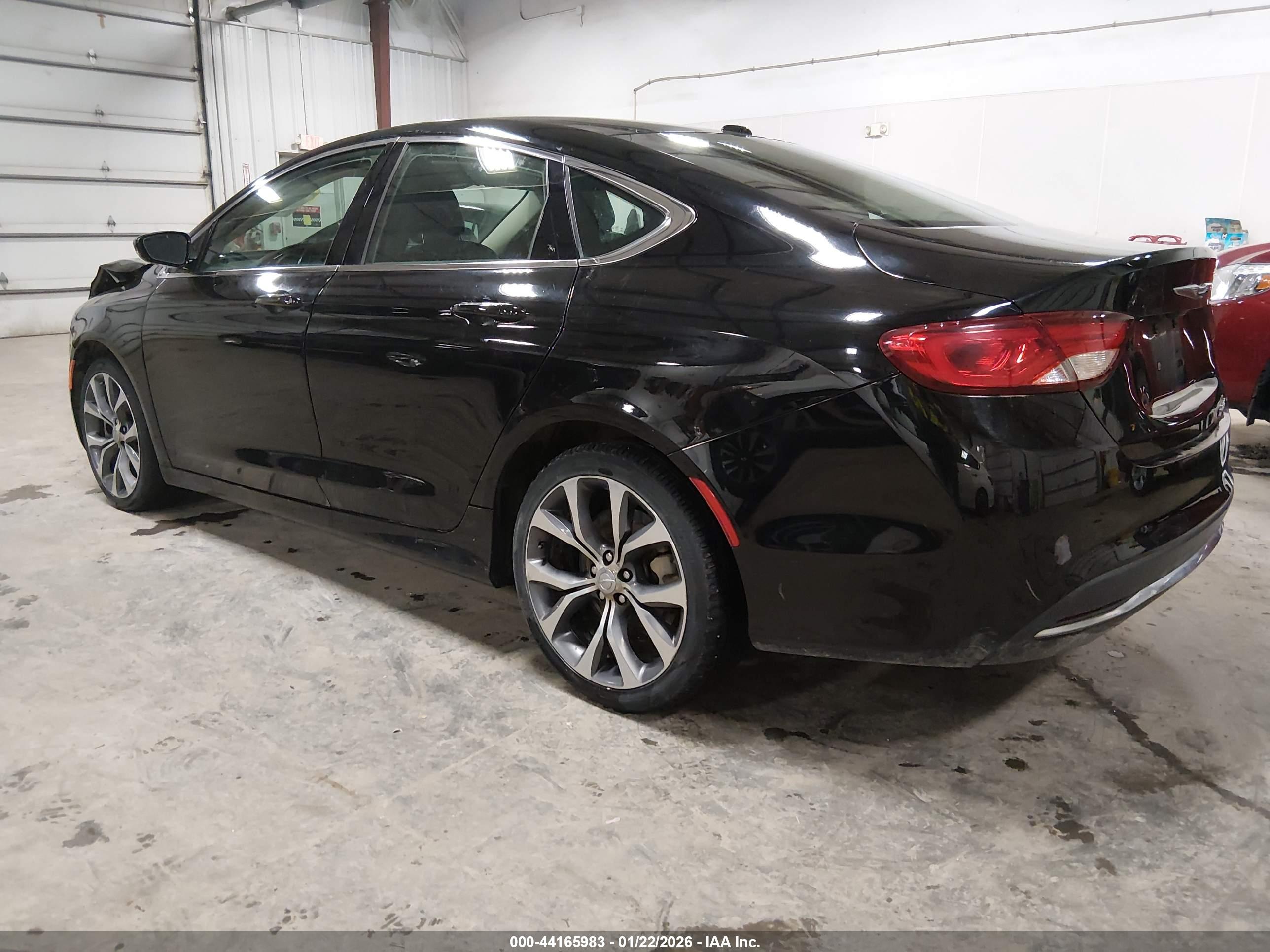 CHRYSLER 200 image 3