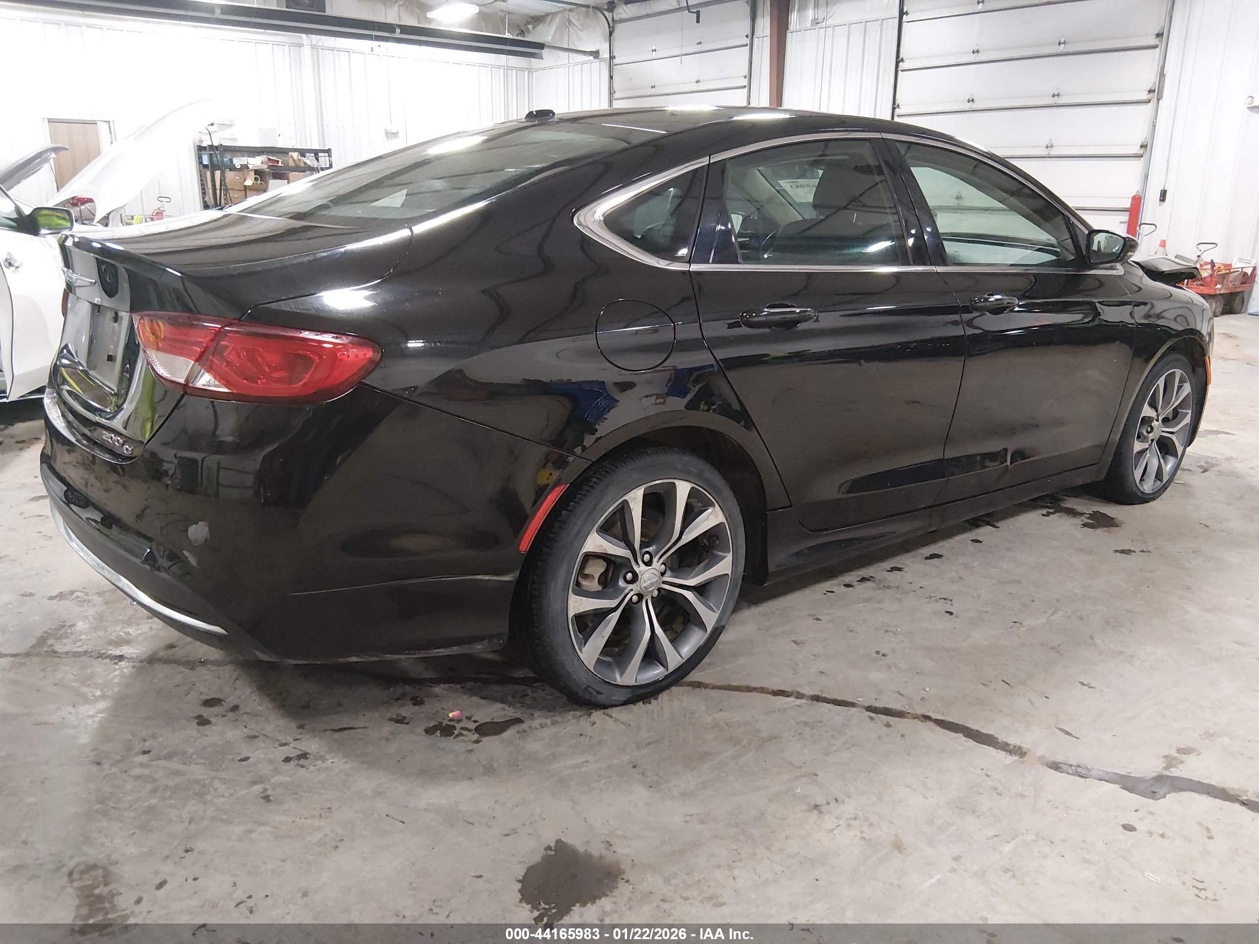 CHRYSLER 200 image 4