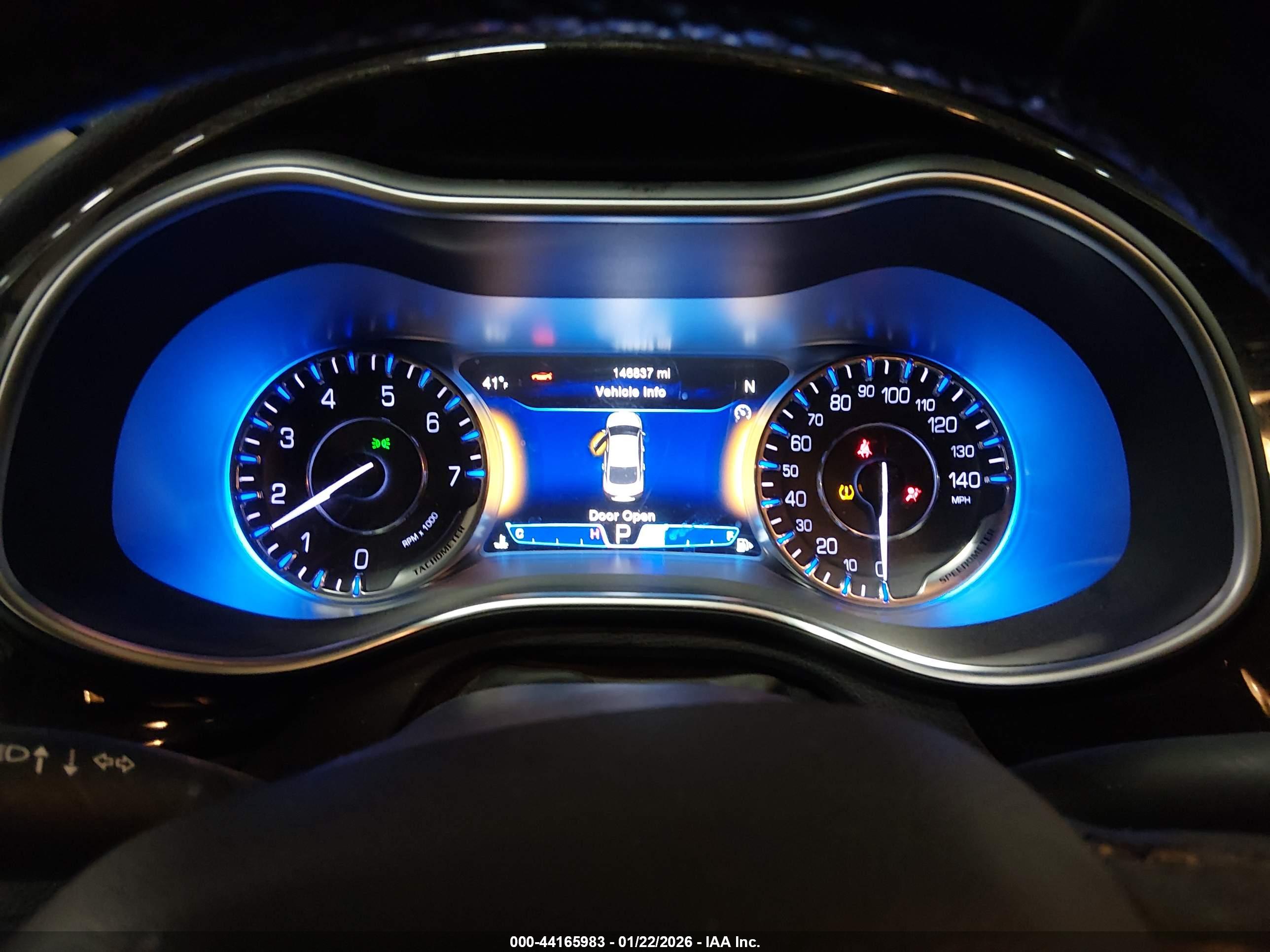 CHRYSLER 200 image 7